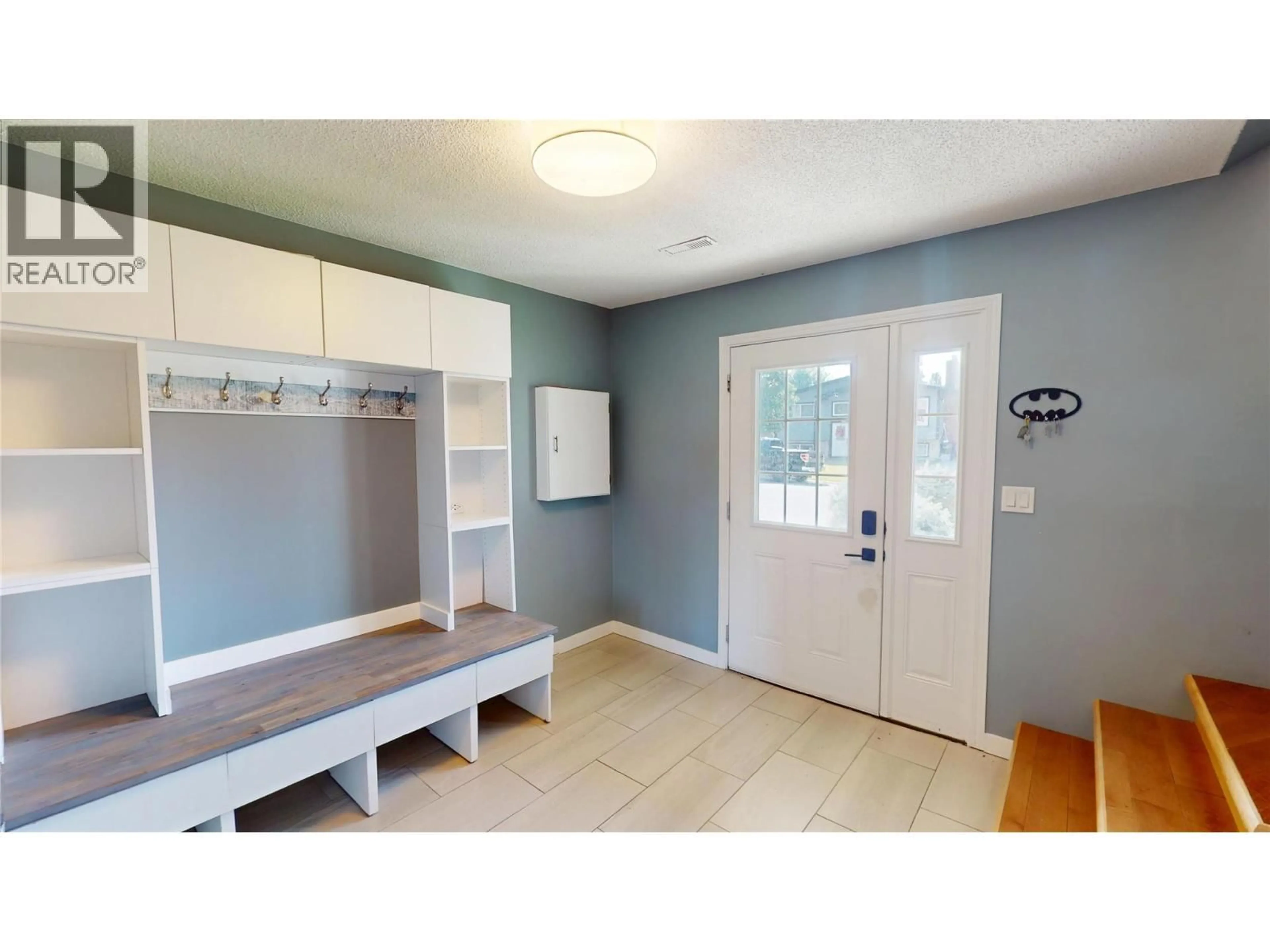 Indoor entryway for 2712 2A STREET SOUTH, Cranbrook British Columbia V1C5B3