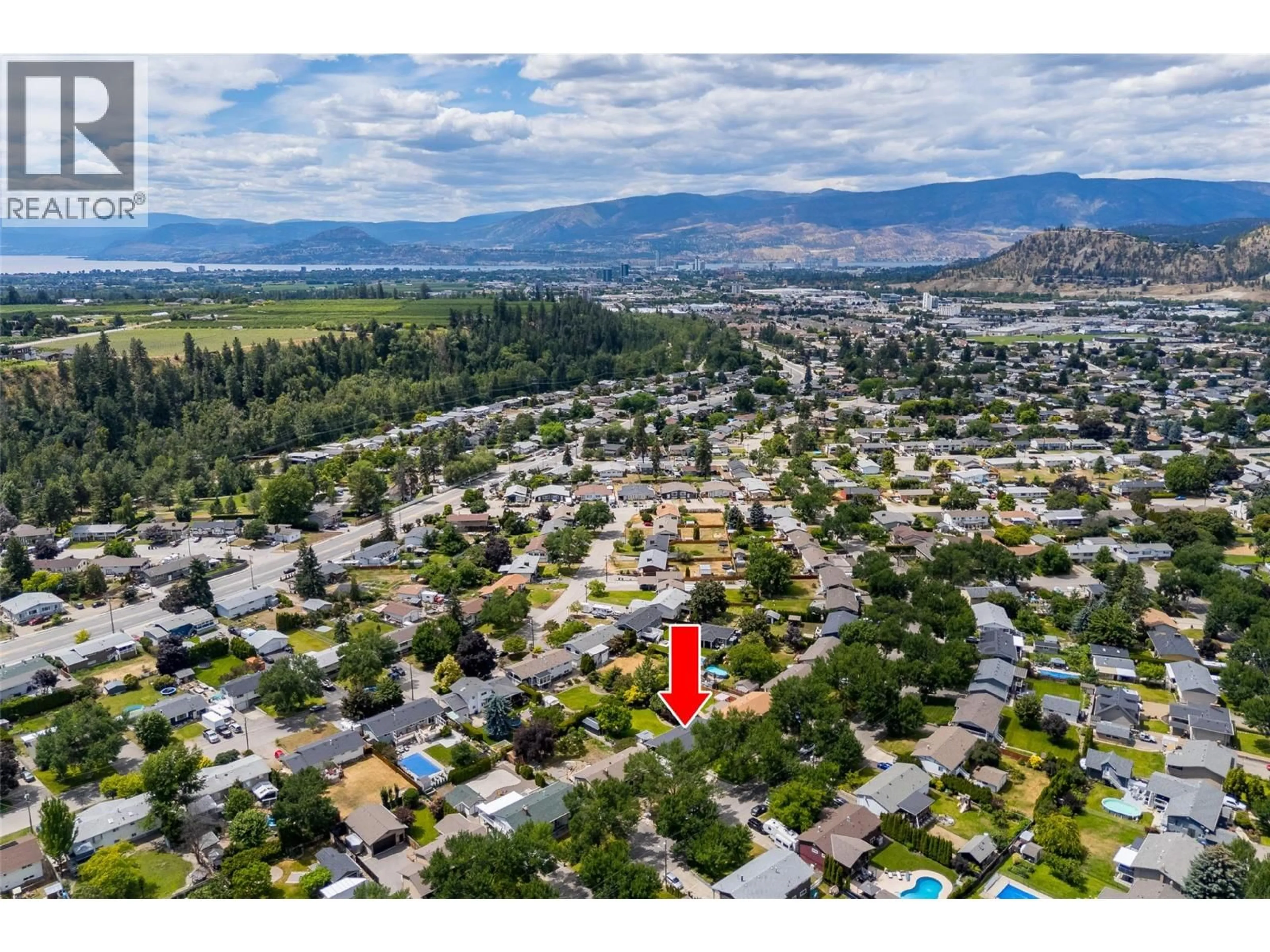 A pic from outside/outdoor area/front of a property/back of a property/a pic from drone, mountain view for 935 THOMPSON ROAD, Kelowna British Columbia V1X3X2