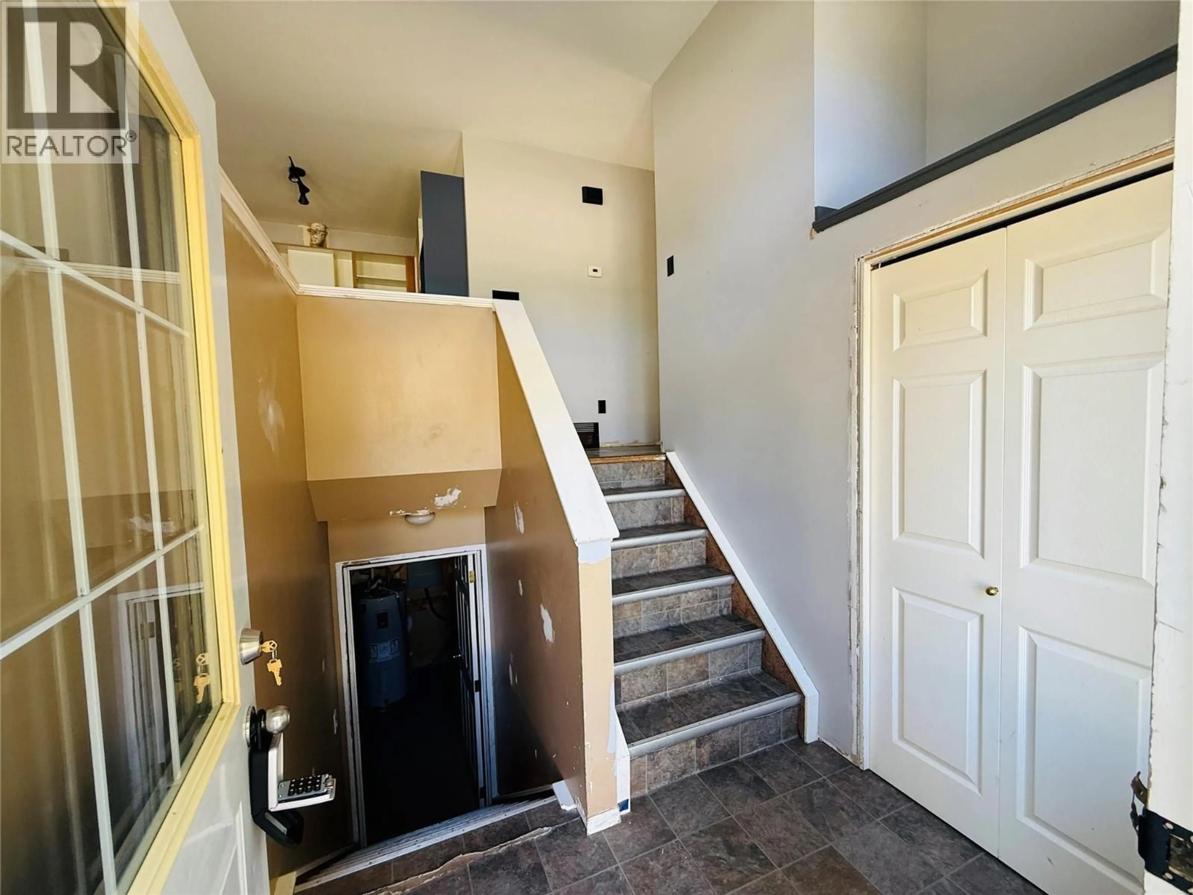 Indoor entryway for 1B WOLF CRESCENT, Windermere British Columbia V0A1K2