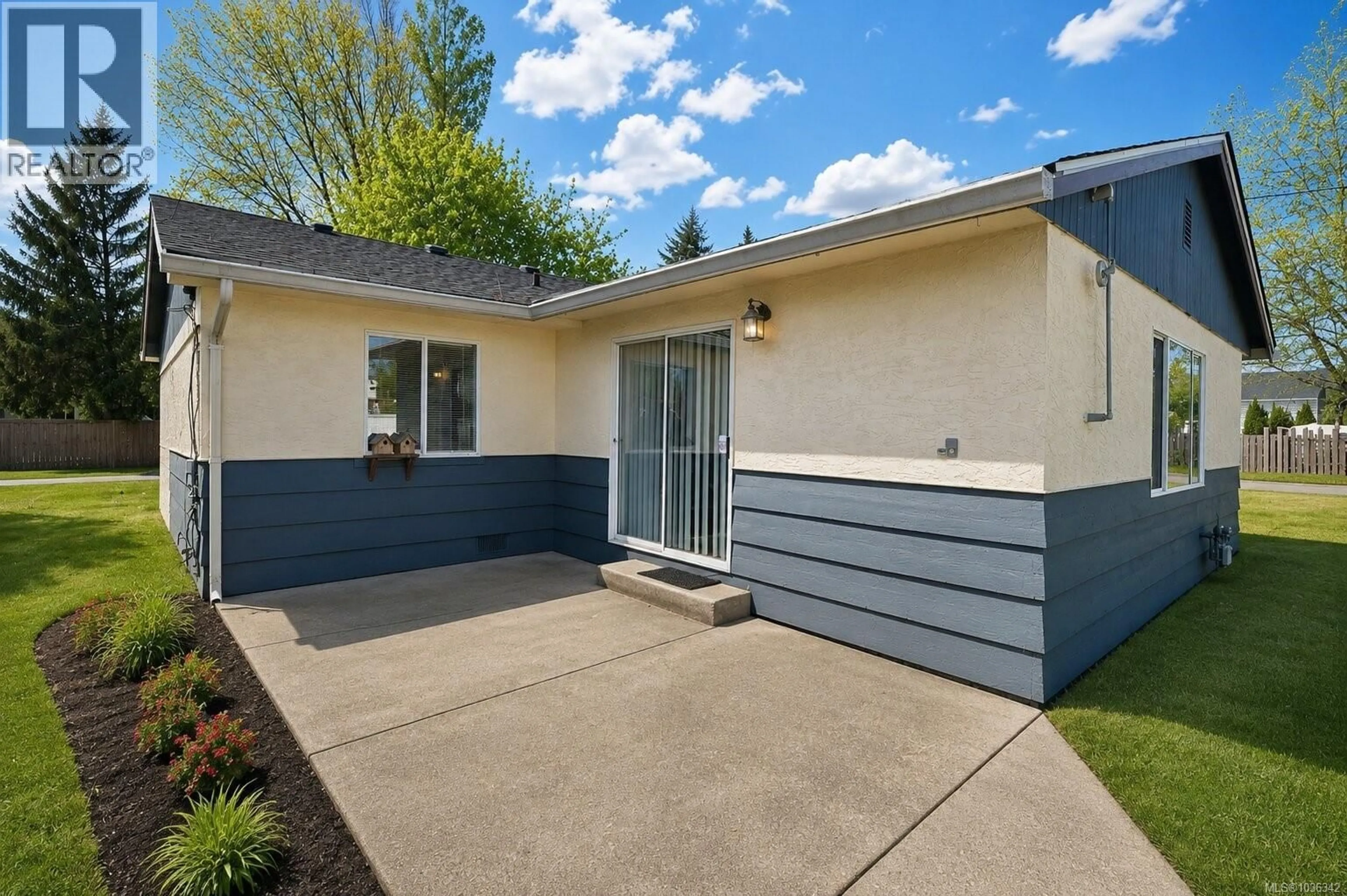Home with vinyl exterior material, street for 710 WINCHESTER AVENUE, Nanaimo British Columbia V9R4C1