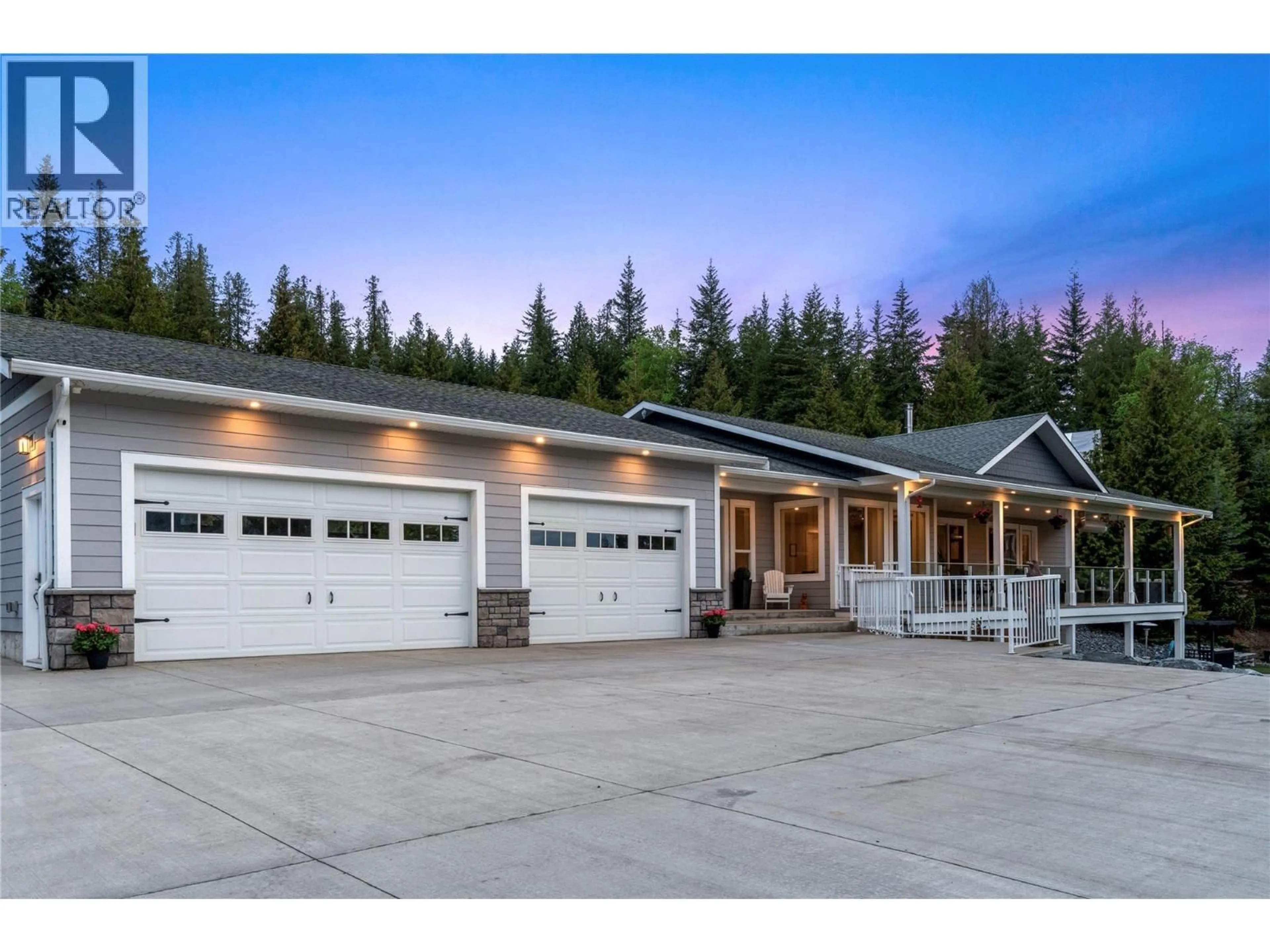 Indoor garage for 2030 CANOE BEACH DRIVE NORTHEAST, Salmon Arm British Columbia V1E2M5
