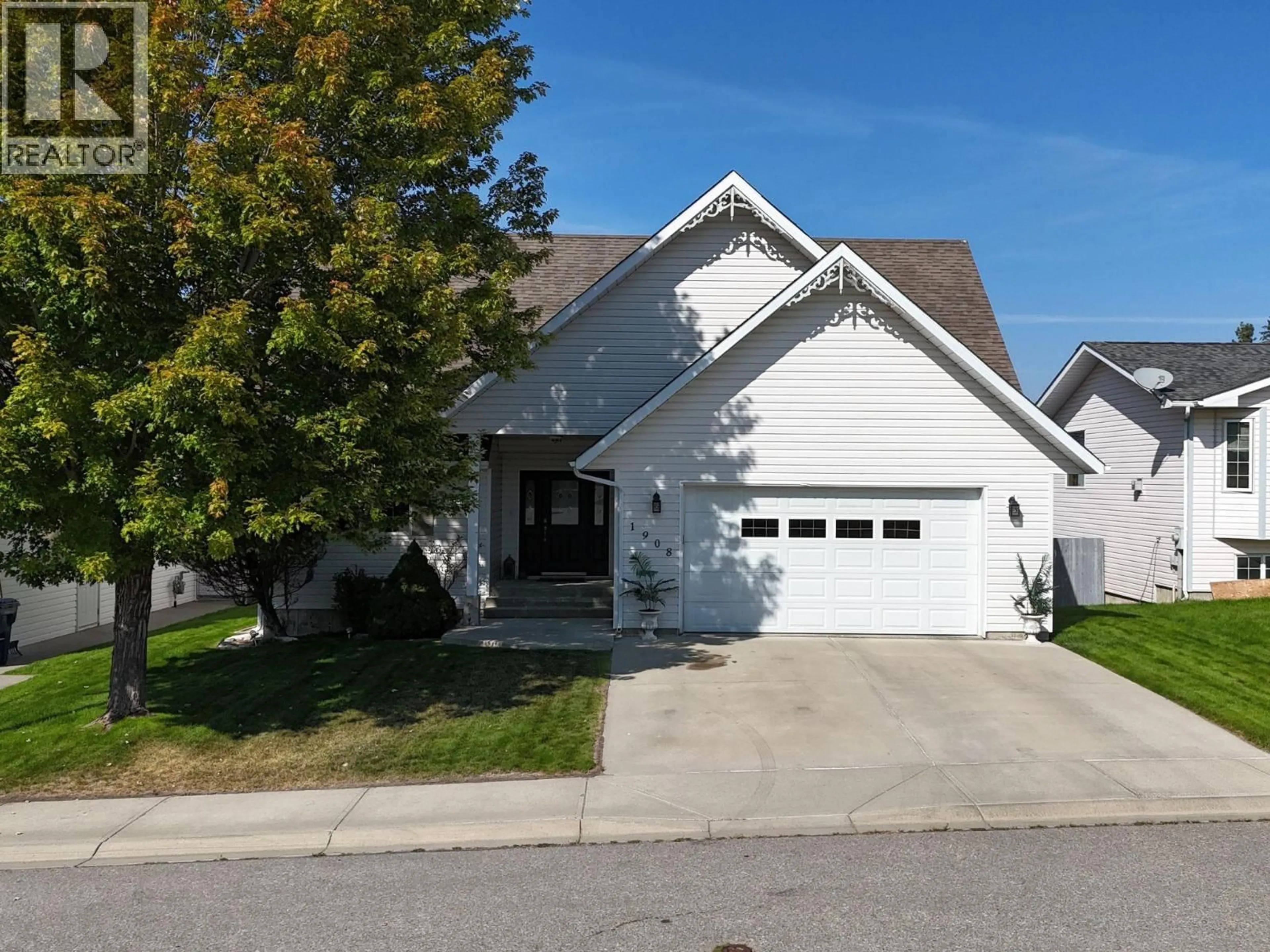 Home with vinyl exterior material, street for 1908 12TH STREET SOUTH, Cranbrook British Columbia V1C6M7