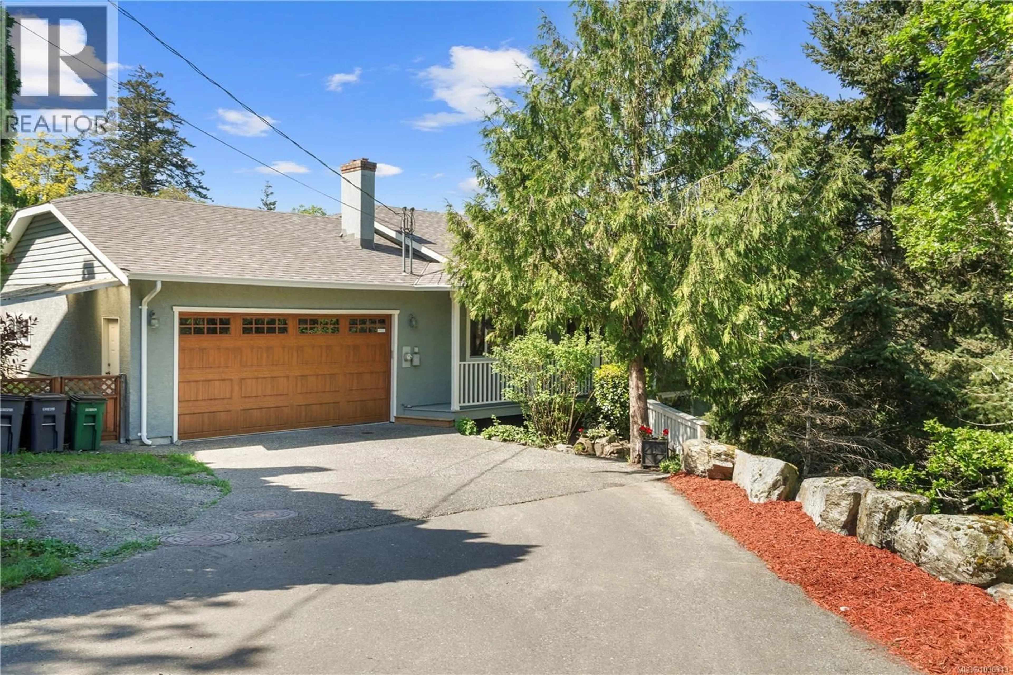 Unknown for 1071 HYACINTH AVENUE, Saanich British Columbia V8Z2S7