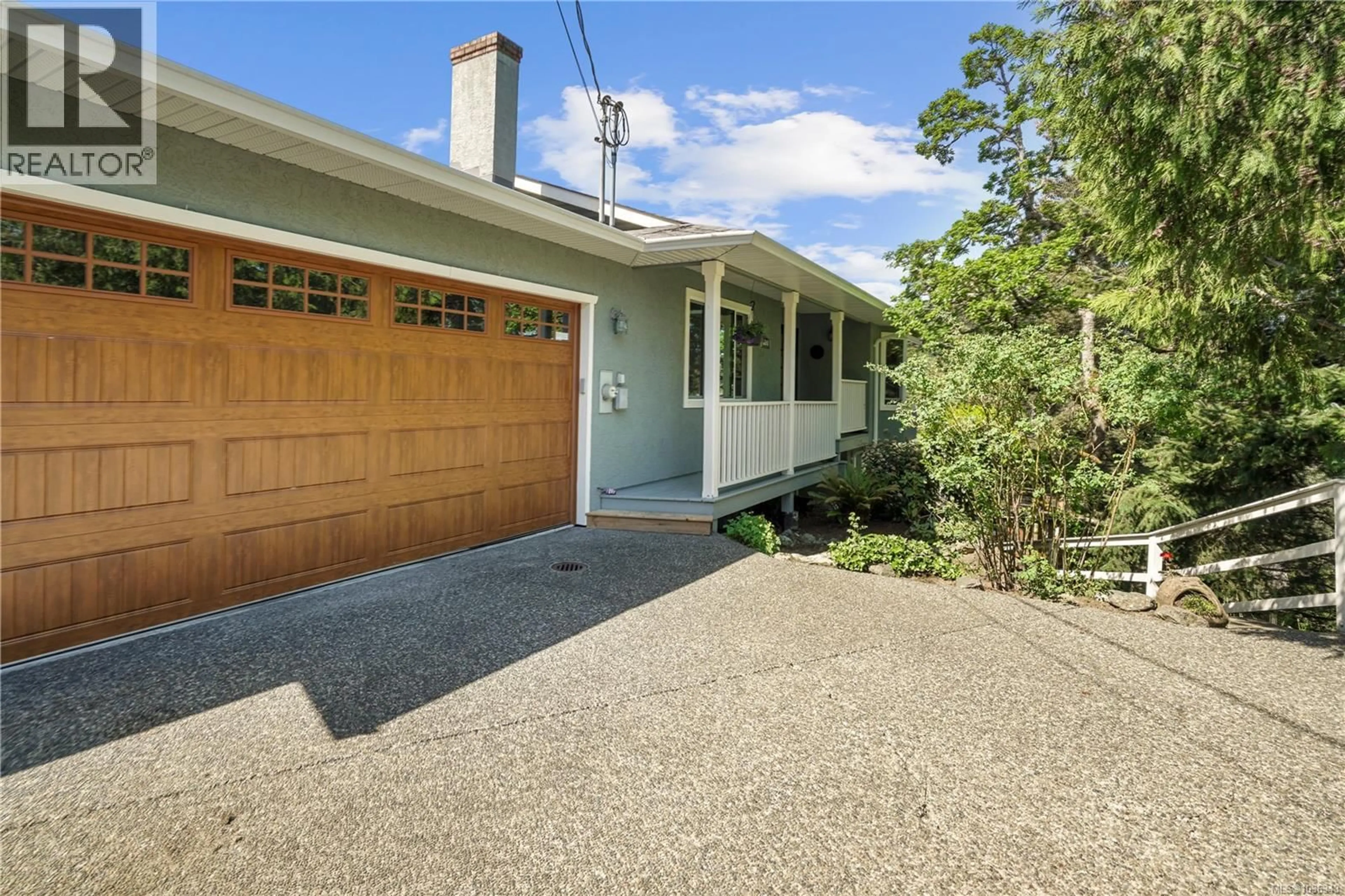 Unknown for 1071 HYACINTH AVENUE, Saanich British Columbia V8Z2S7