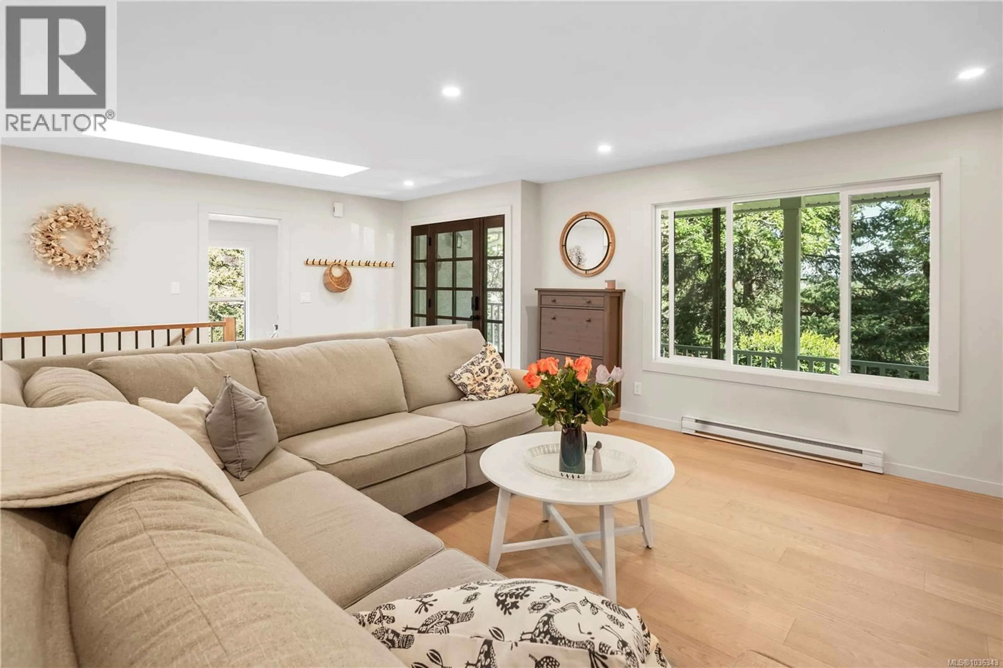 Living room with furniture, unknown for 1071 HYACINTH AVENUE, Saanich British Columbia V8Z2S7