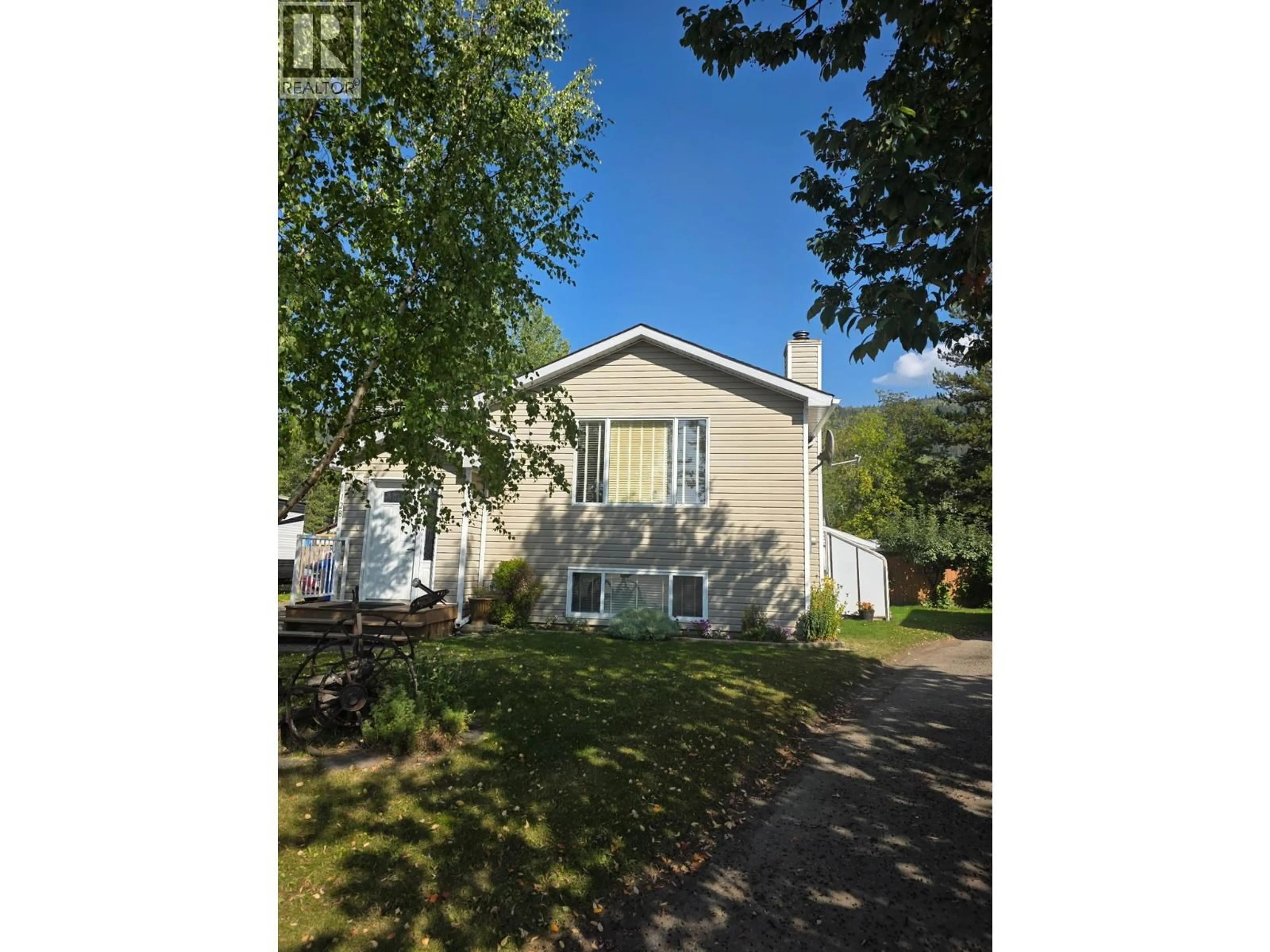 Home with vinyl exterior material, street for 128 QUALITY CRESCENT, Tumbler Ridge British Columbia v0c2w0