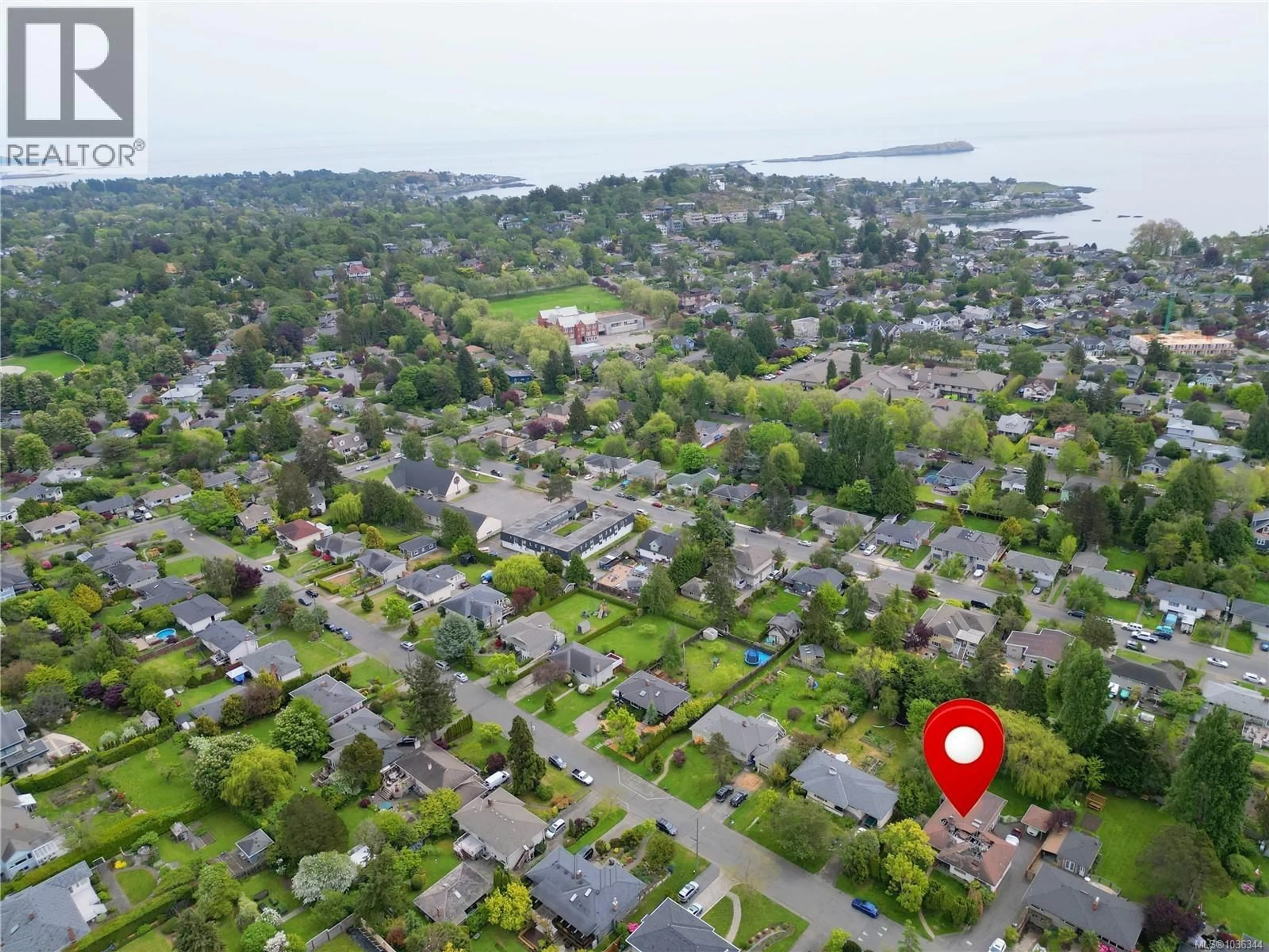 A pic from outside/outdoor area/front of a property/back of a property/a pic from drone, water/lake/river/ocean view for 1637 WARREN GARDENS, Victoria British Columbia V8S1S9