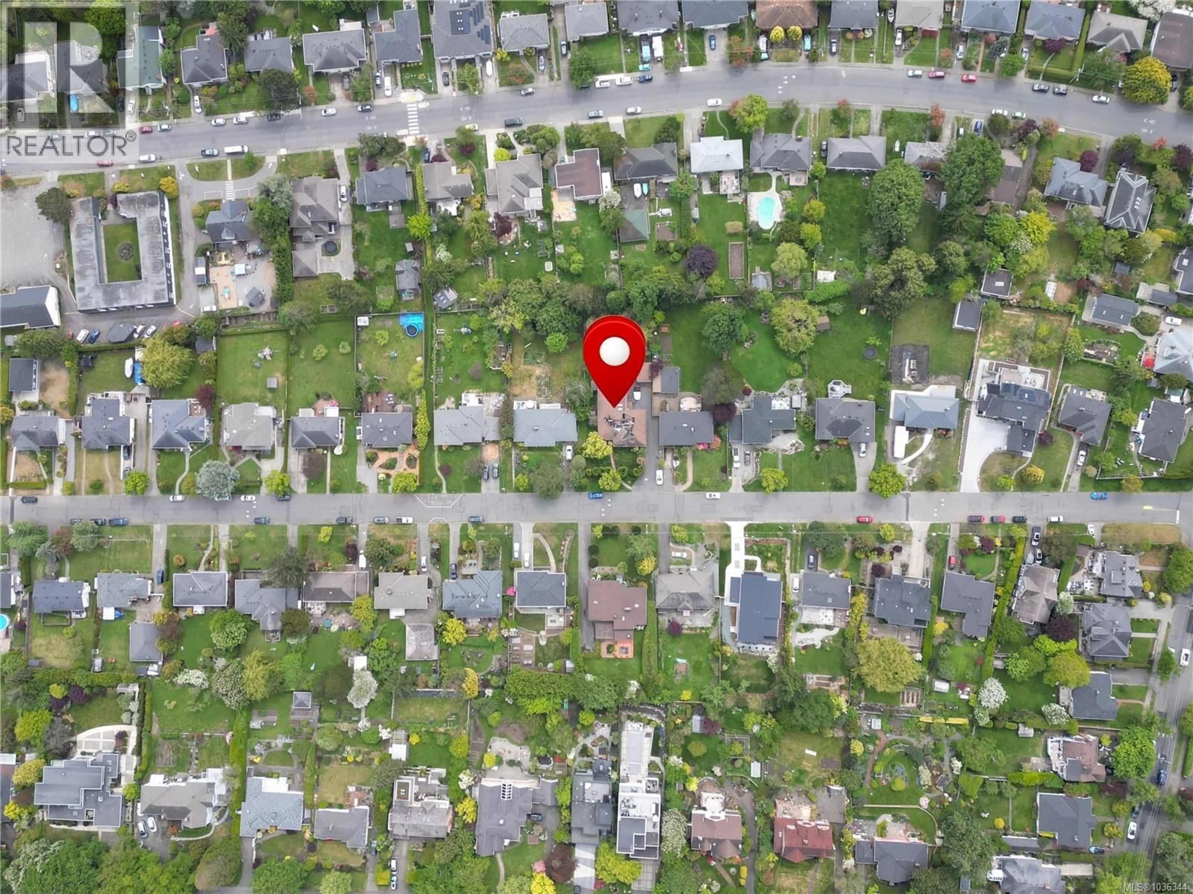 A pic from outside/outdoor area/front of a property/back of a property/a pic from drone, street for 1637 WARREN GARDENS, Victoria British Columbia V8S1S9