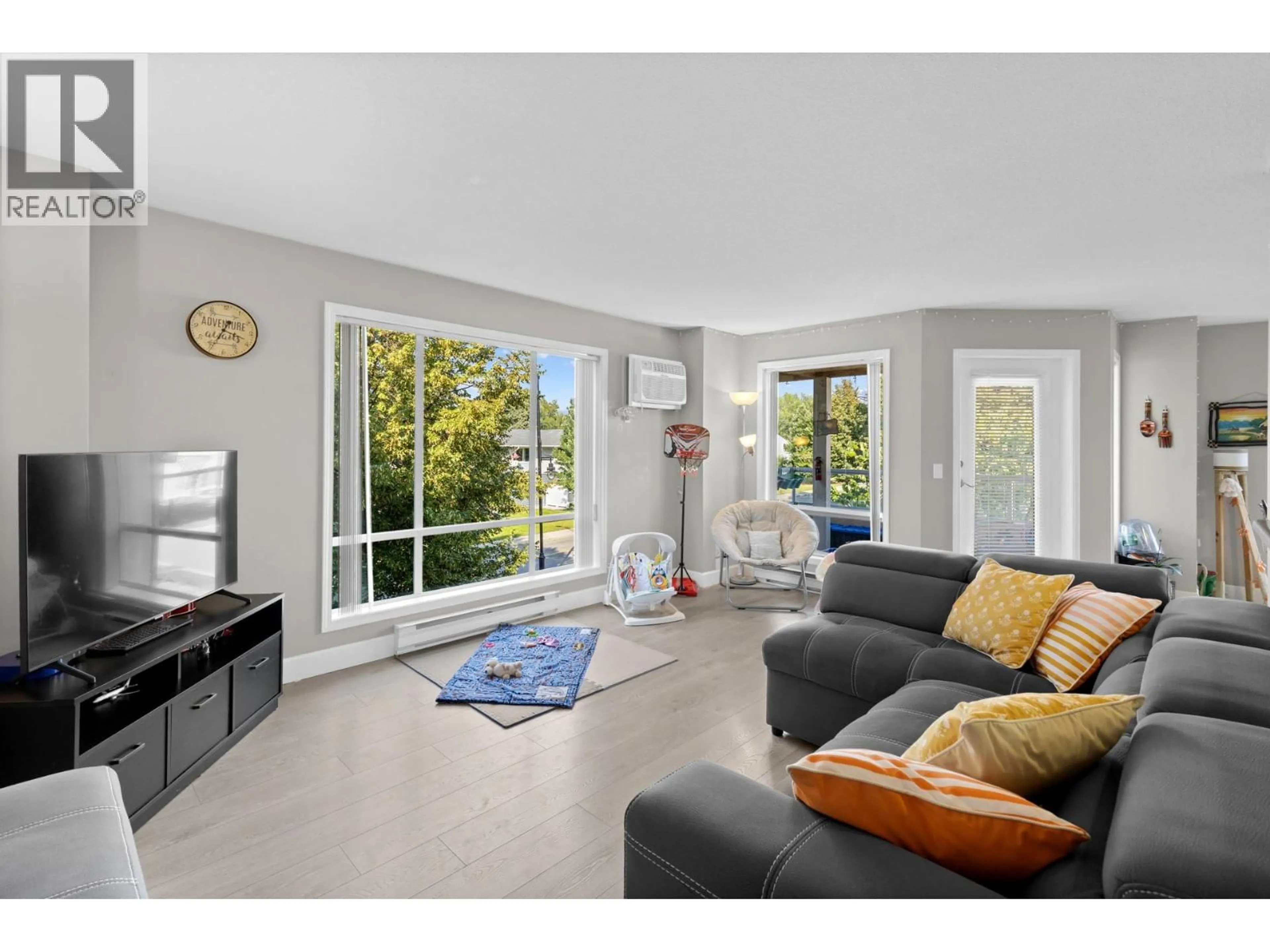 Living room with furniture, unknown for 212 - 727 HOUGHTON ROAD, Kelowna British Columbia V1X7J7
