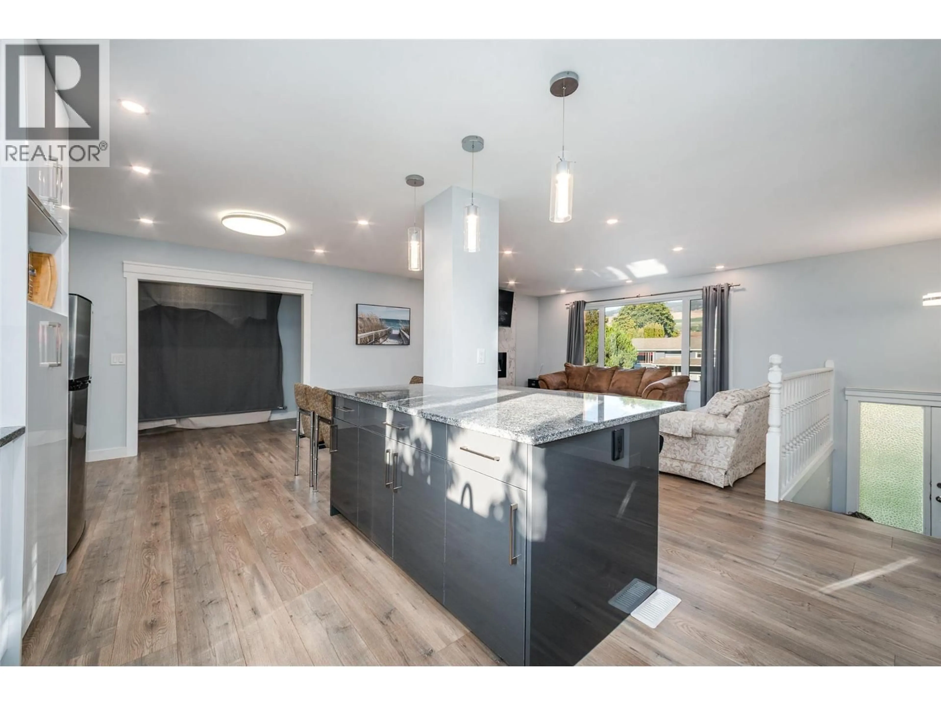 Open concept kitchen, unknown for 320 PRIOR ROAD NORTH, Kelowna British Columbia V1X5N8