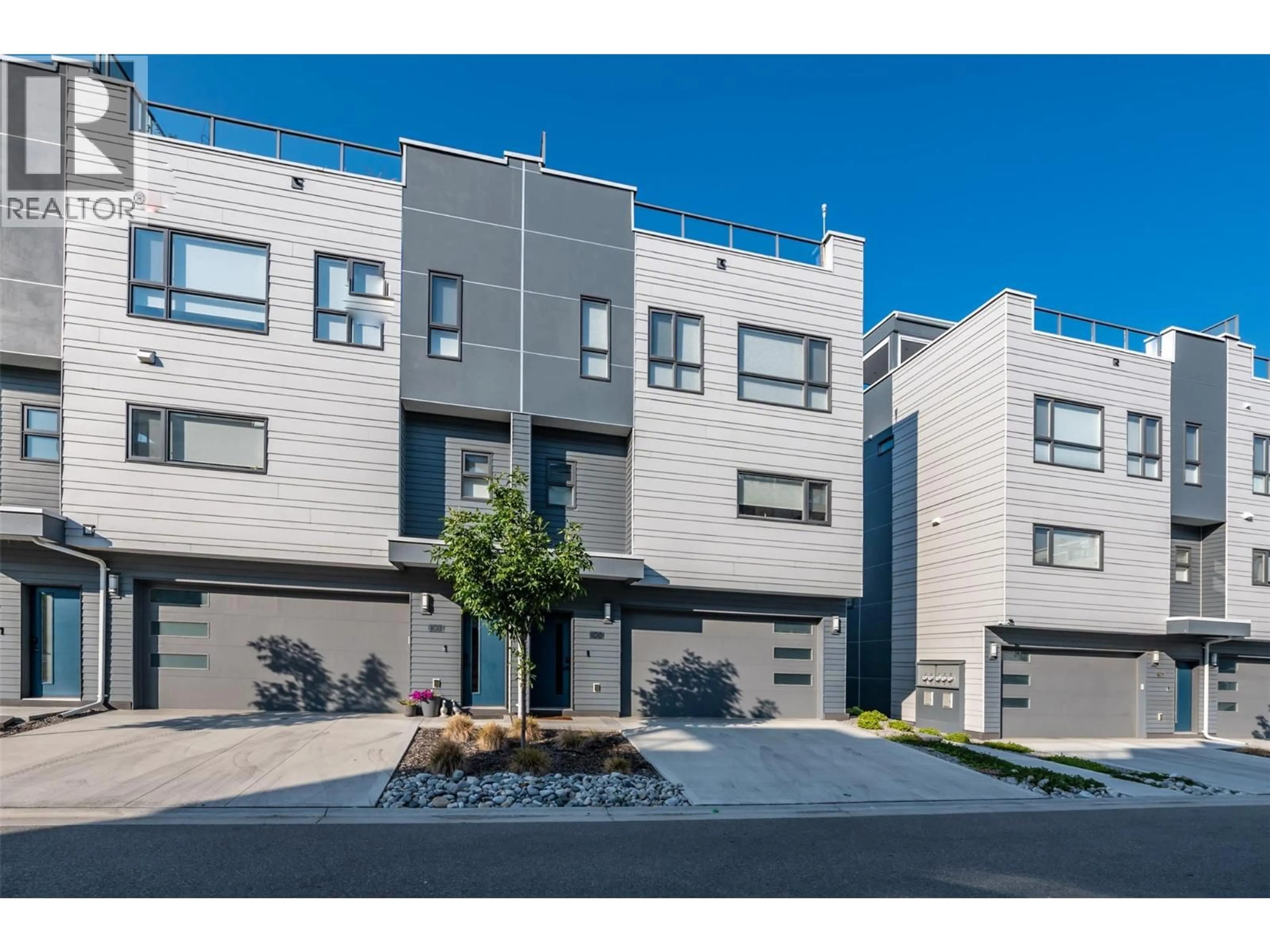 Home with vinyl exterior material, street for 106 - 201 WYLIE STREET, Penticton British Columbia V2A0H3