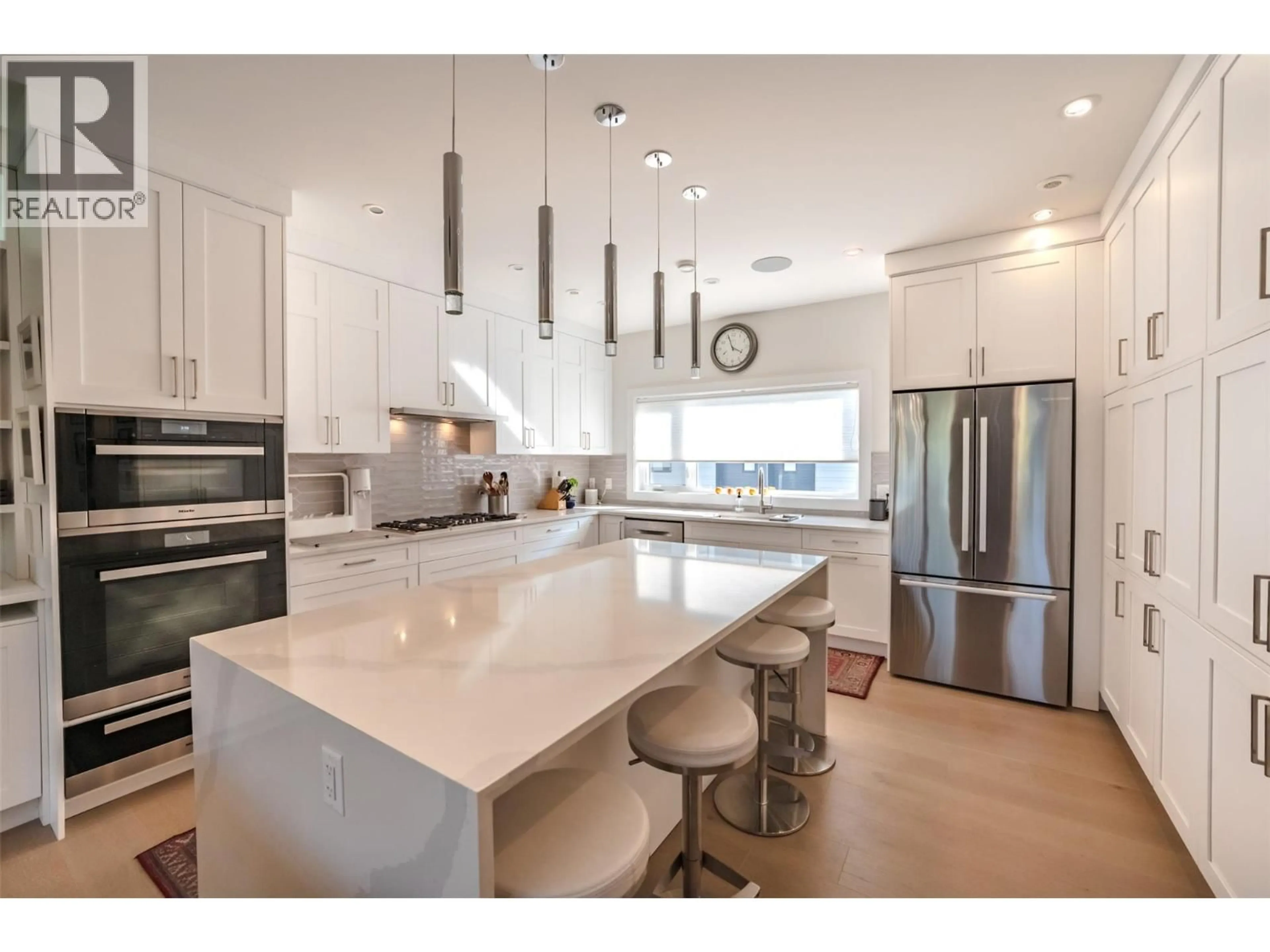 Contemporary kitchen, unknown for 106 - 201 WYLIE STREET, Penticton British Columbia V2A0H3