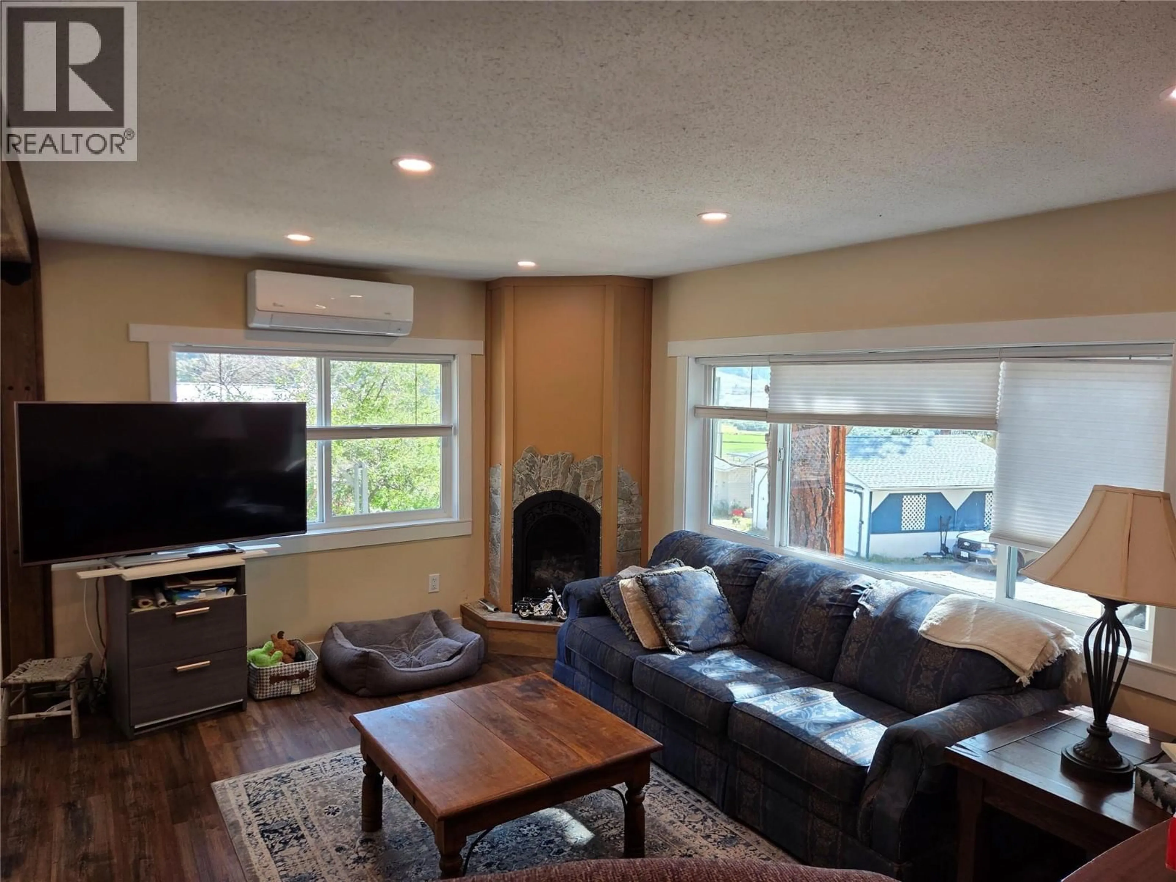Living room with furniture, wood/laminate floor for 4 - 1770 HIGHWAY 3A OTHER, Keremeos British Columbia V0X1N6
