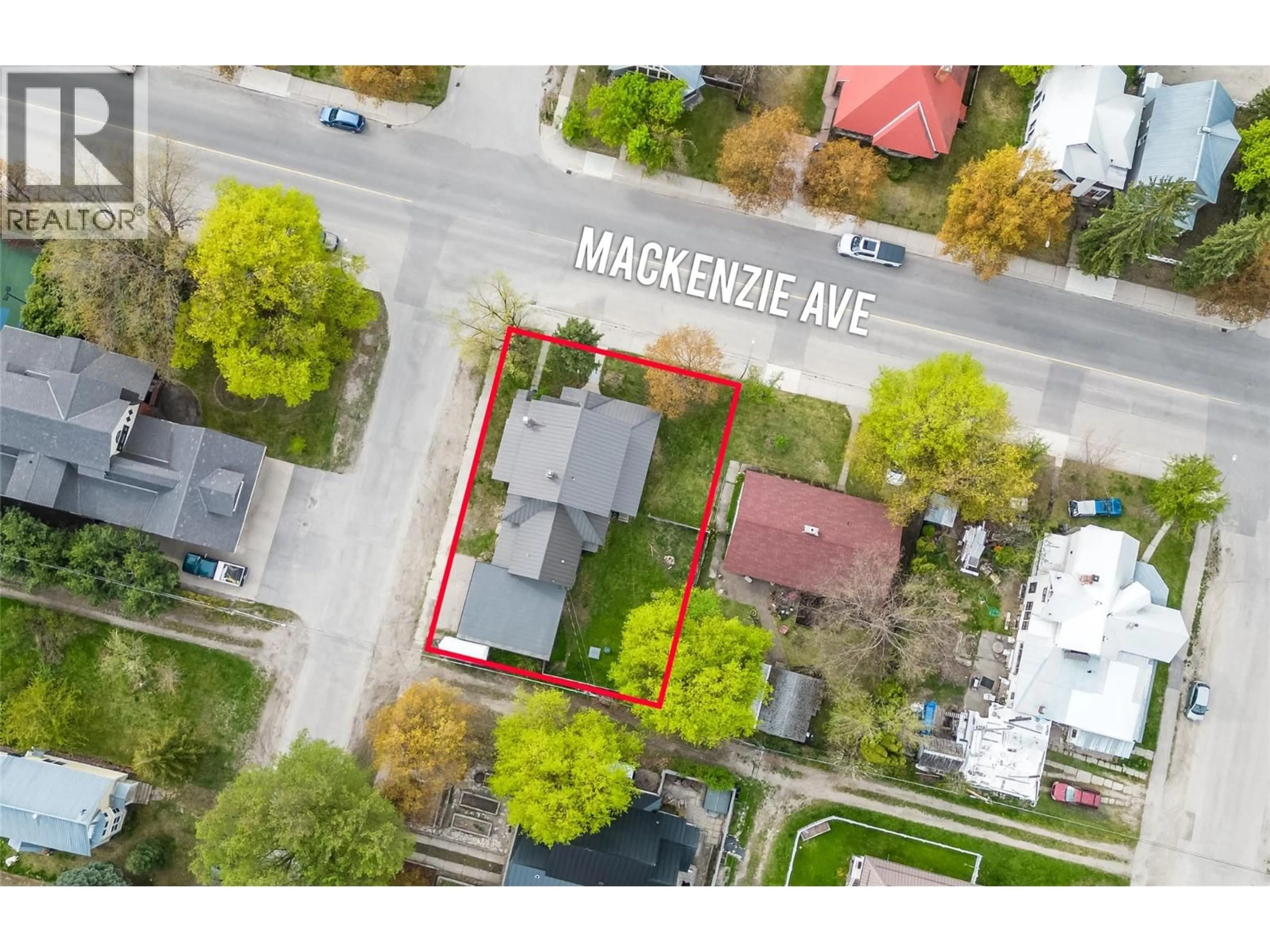 A pic from outside/outdoor area/front of a property/back of a property/a pic from drone, street for 614 MACKENZIE AVENUE, Revelstoke British Columbia V0E2S0