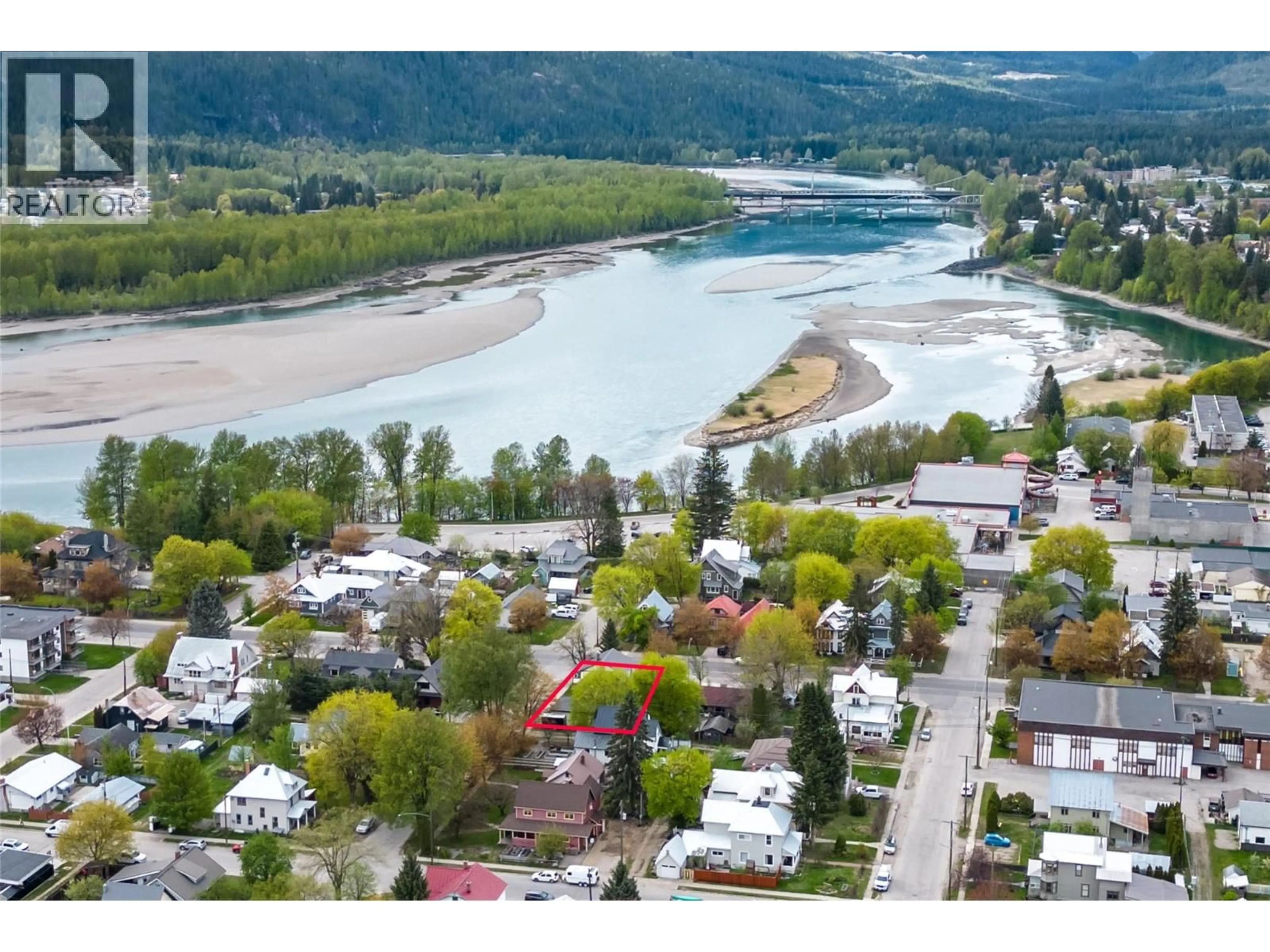A pic from outside/outdoor area/front of a property/back of a property/a pic from drone, water/lake/river/ocean view for 614 MACKENZIE AVENUE, Revelstoke British Columbia V0E2S0