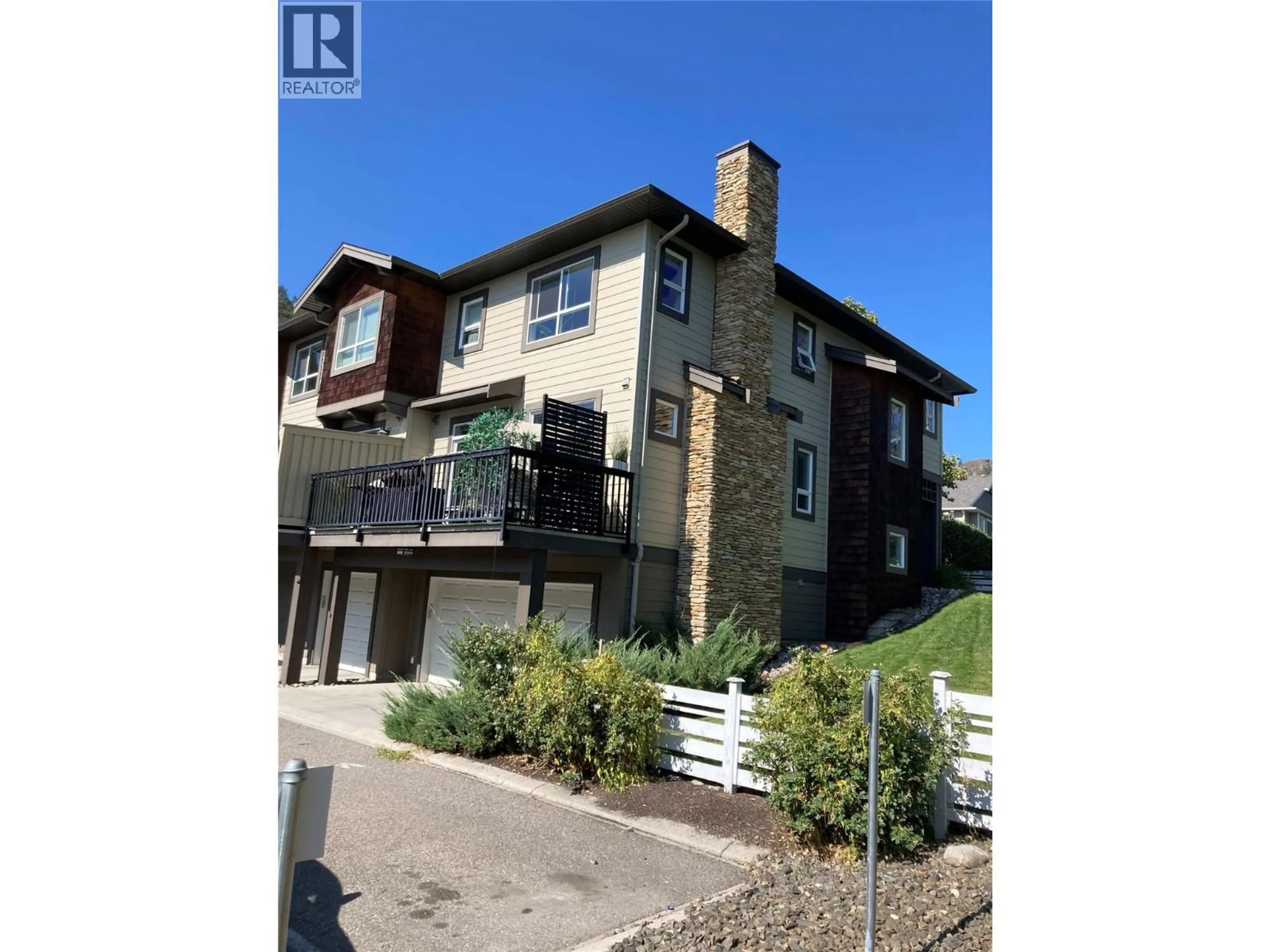 A pic from outside/outdoor area/front of a property/back of a property/a pic from drone, street for 589 BOYNTON PLACE, Kelowna British Columbia V1V3B5