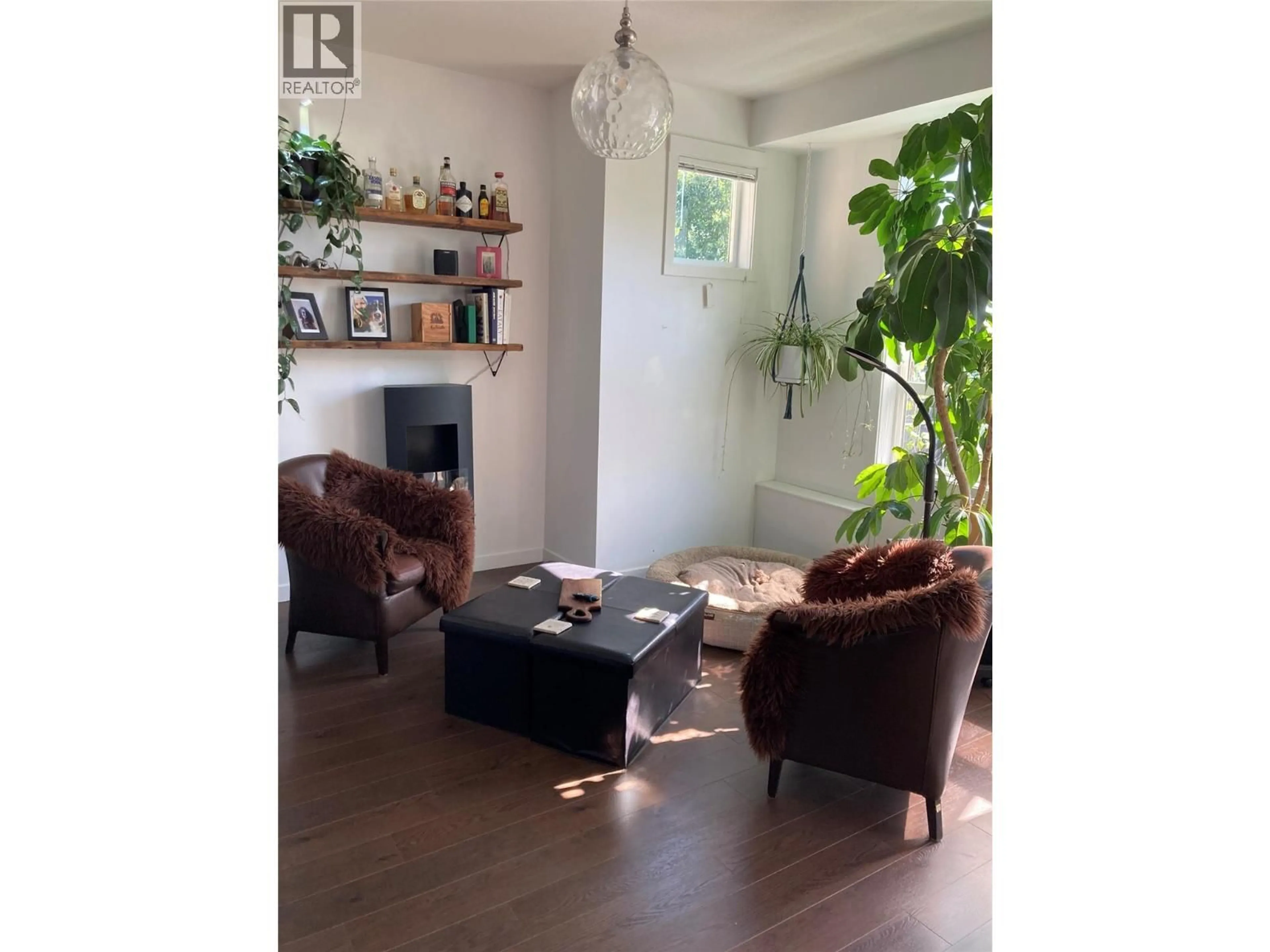 Living room with furniture, wood/laminate floor for 589 BOYNTON PLACE, Kelowna British Columbia V1V3B5