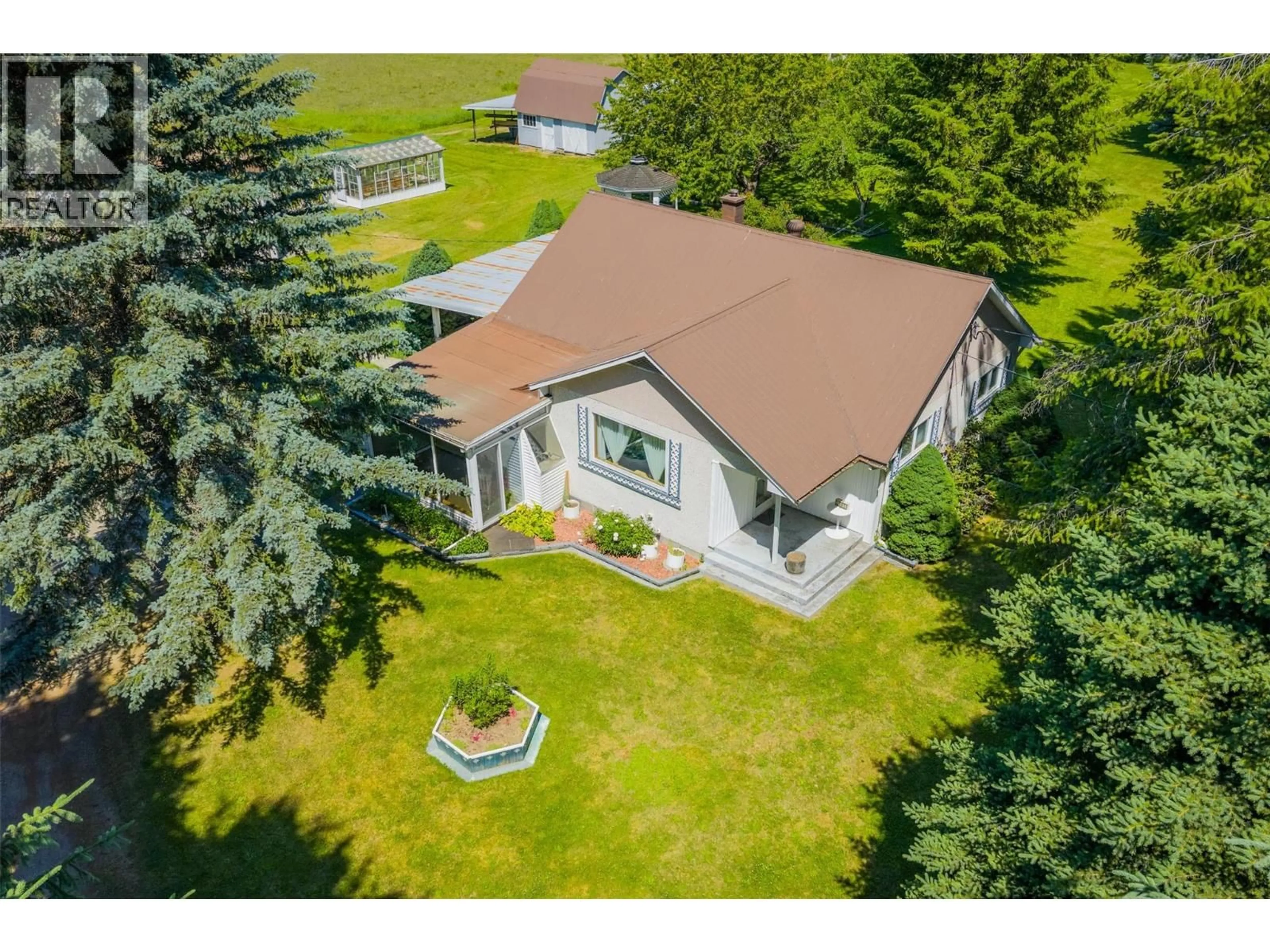 A pic from outside/outdoor area/front of a property/back of a property/a pic from drone, unknown for 2645 SHOREACRES ROAD, Castlegar British Columbia V1N4P8