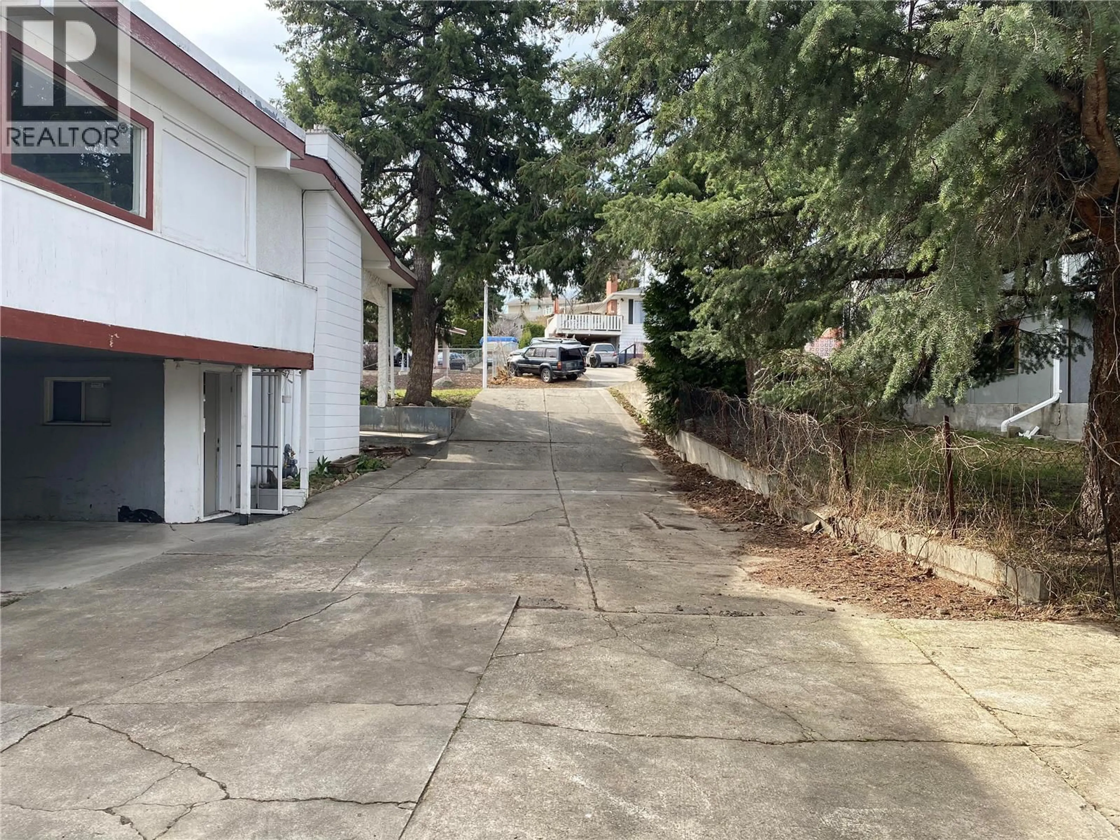 Patio, street for 3605 20 CRESCENT, Vernon British Columbia V1T1G2