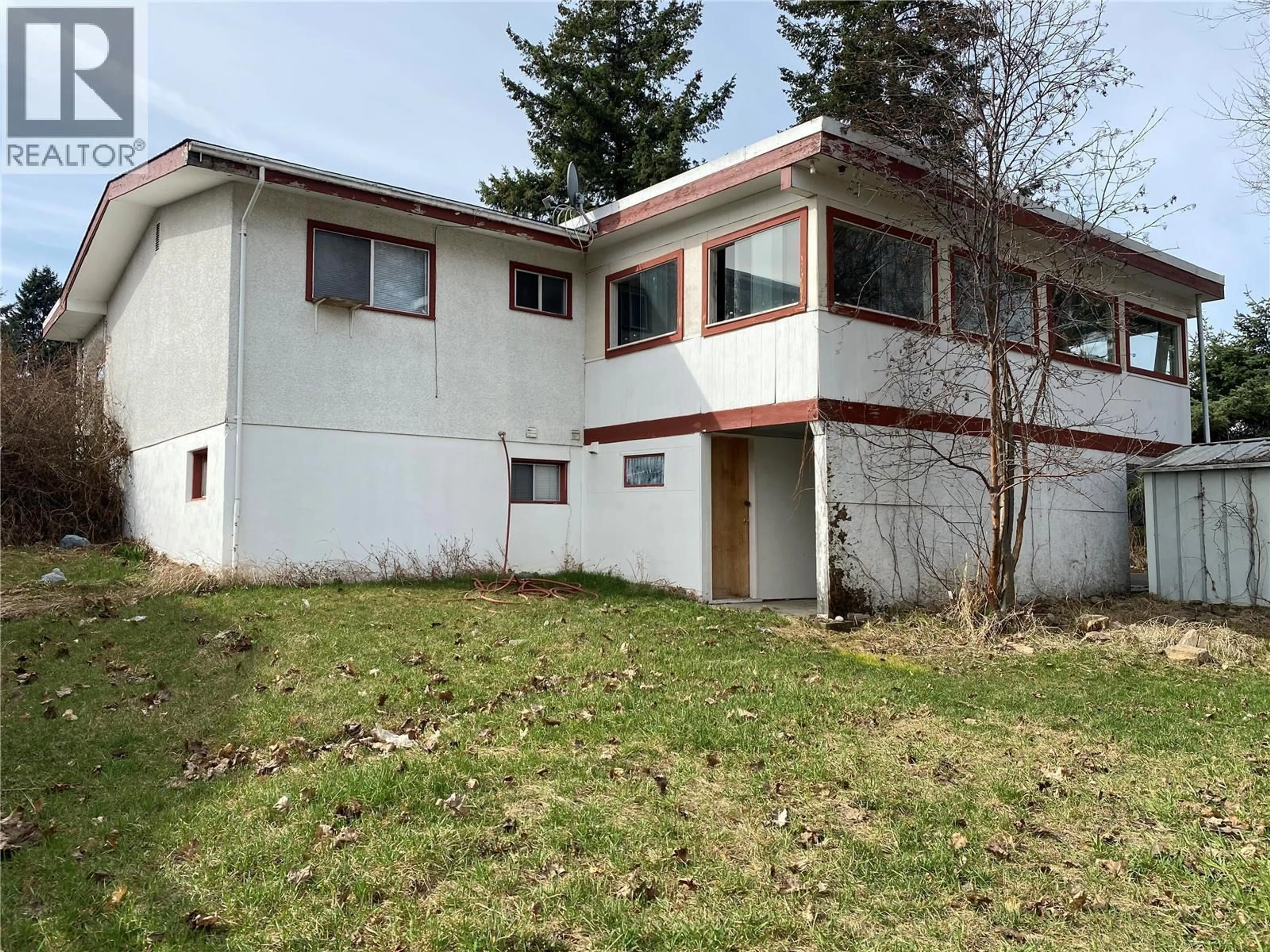 A pic from outside/outdoor area/front of a property/back of a property/a pic from drone, building for 3605 20 CRESCENT, Vernon British Columbia V1T1G2