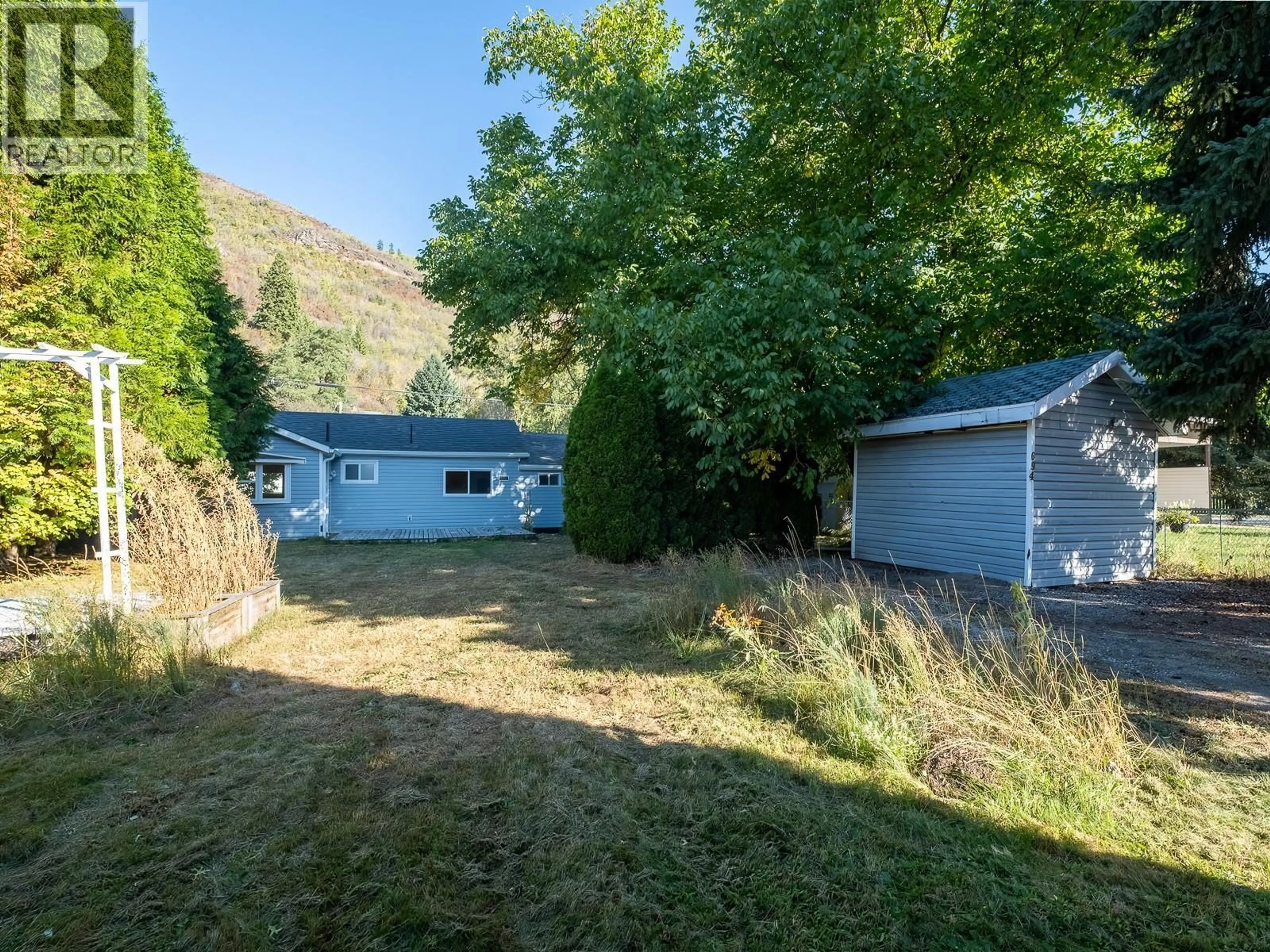 Shed for 694 10TH AVENUE, Montrose British Columbia V0G1P0