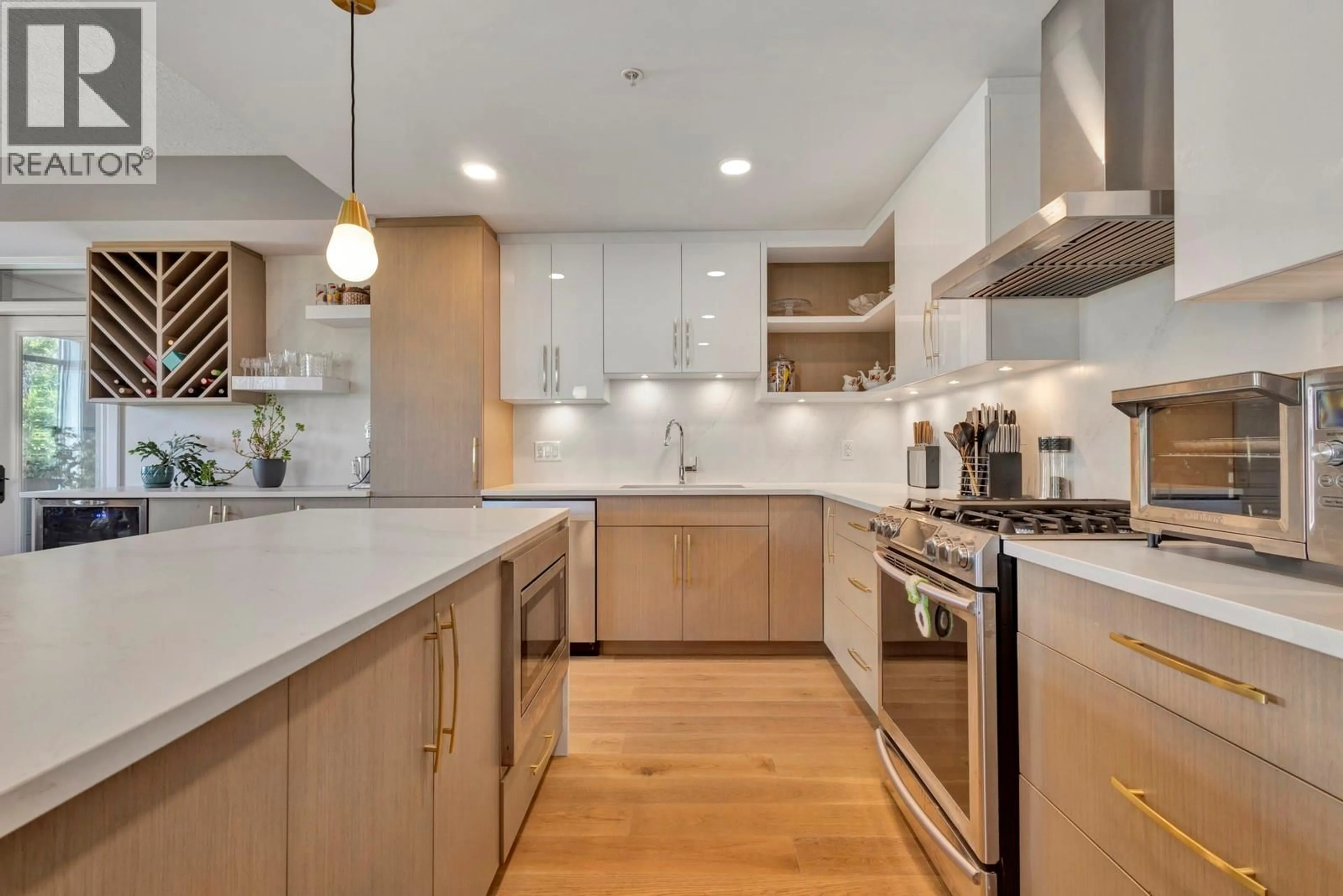 Contemporary kitchen, unknown for 402 - 529 TRUSWELL ROAD, Kelowna British Columbia V1W3K7