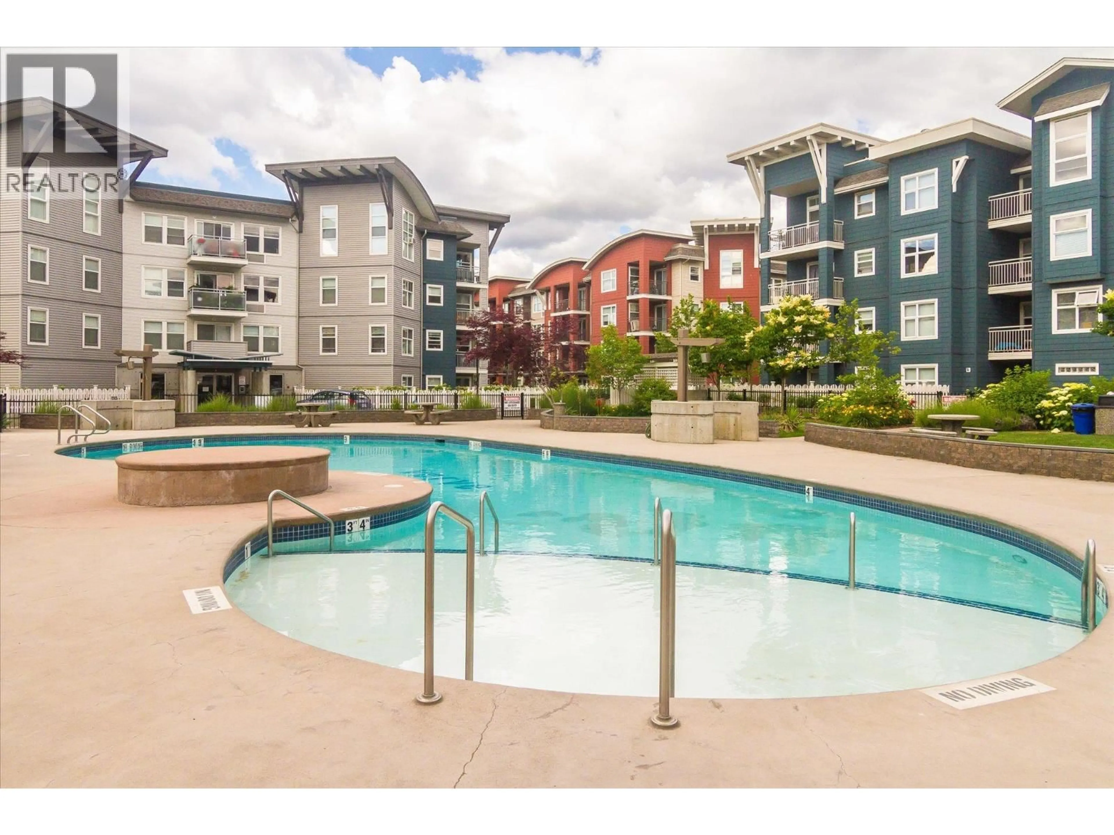 Pool for 215 - 539 YATES ROAD, Kelowna British Columbia V1V2T8