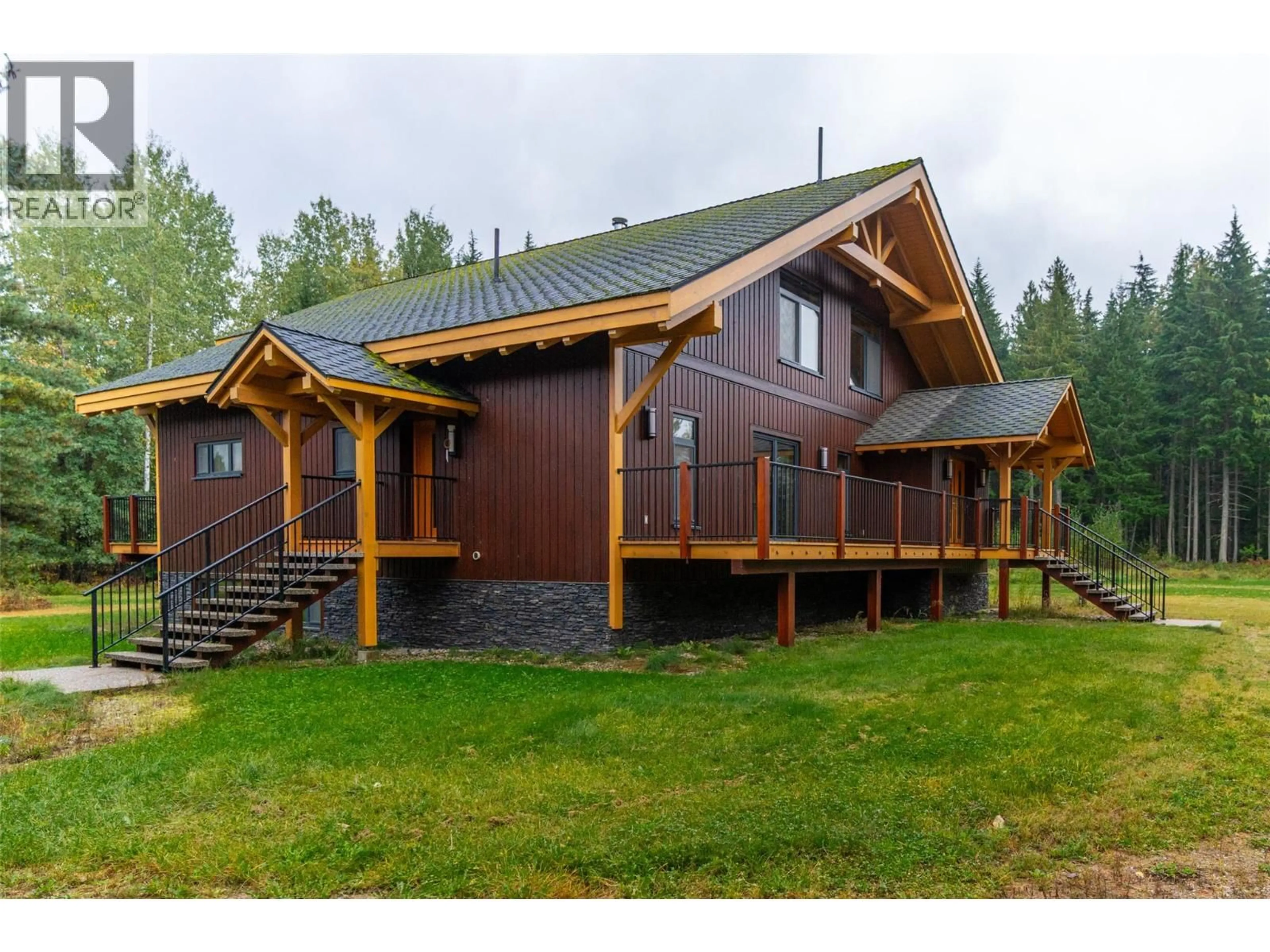 Home with vinyl exterior material, building for 3266 AIRPORT WAY, Revelstoke British Columbia V0E2S3