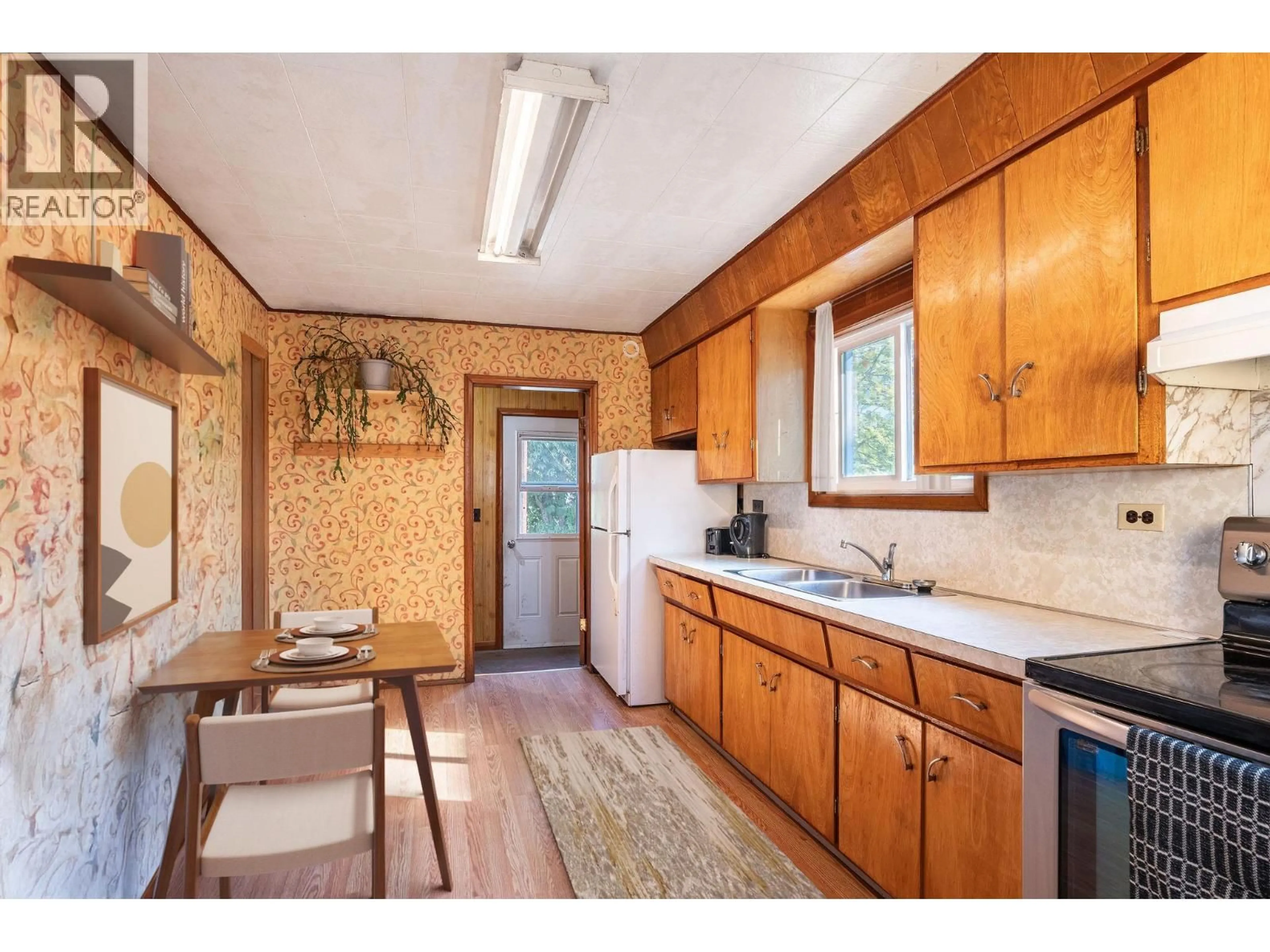 Standard kitchen, unknown for 910 SECOND STREET WEST, Revelstoke British Columbia V0E2S0