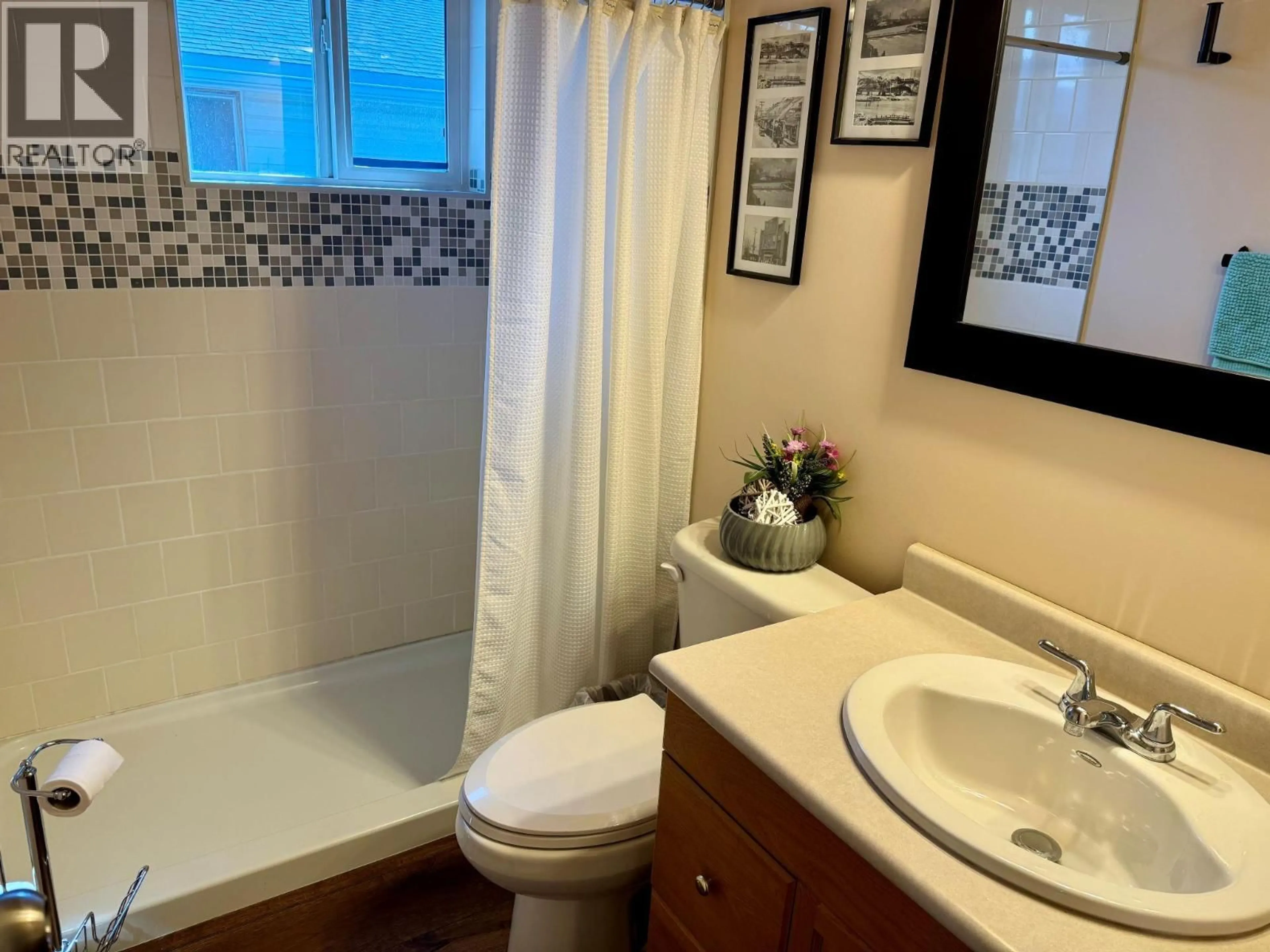 Standard bathroom, ceramic/tile floor for LAMBERT ROAD, Invermere British Columbia V0A1K2
