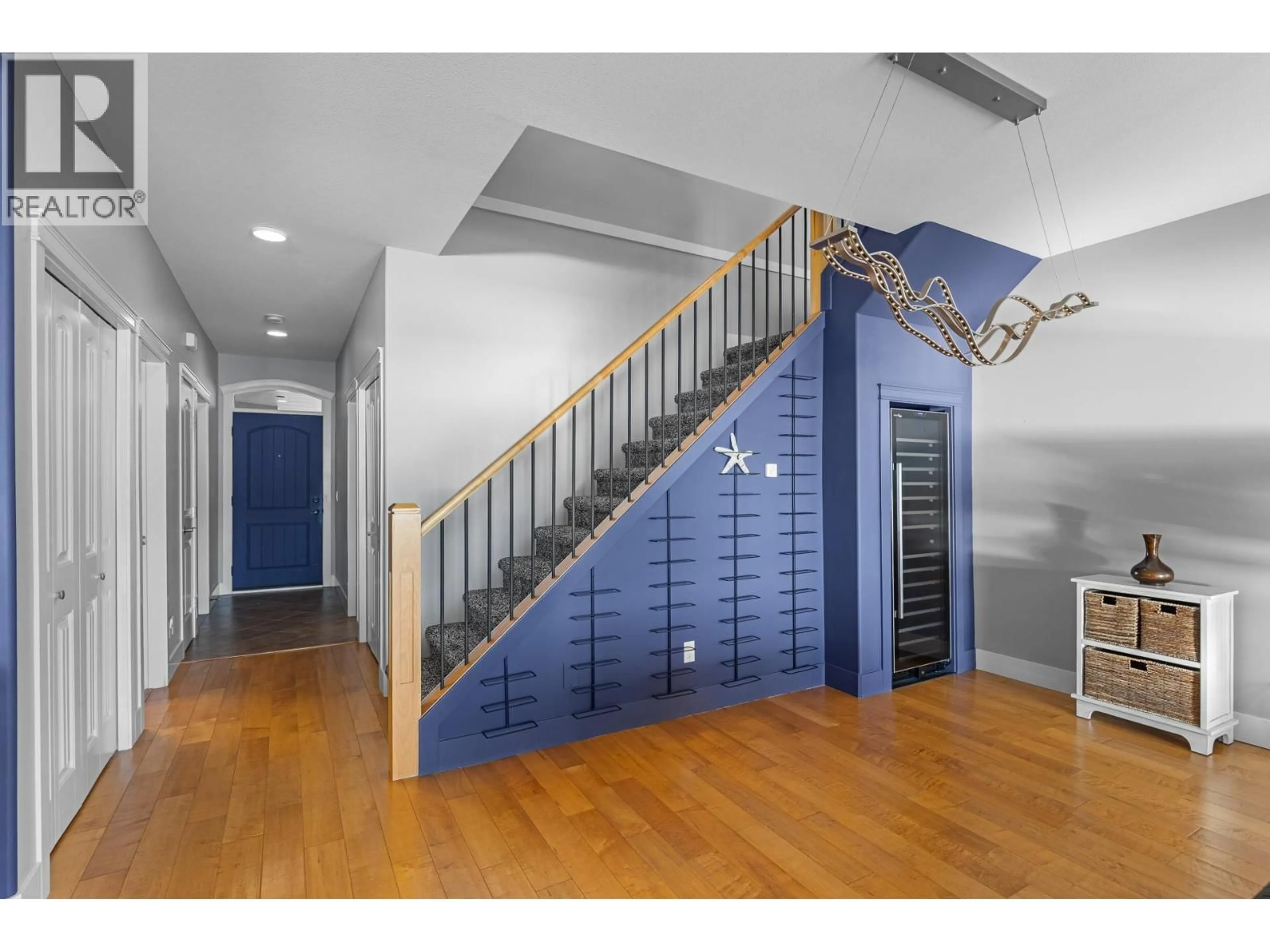 Indoor foyer for 239 - 4350 PONDEROSA DRIVE, Peachland British Columbia V0H1X5