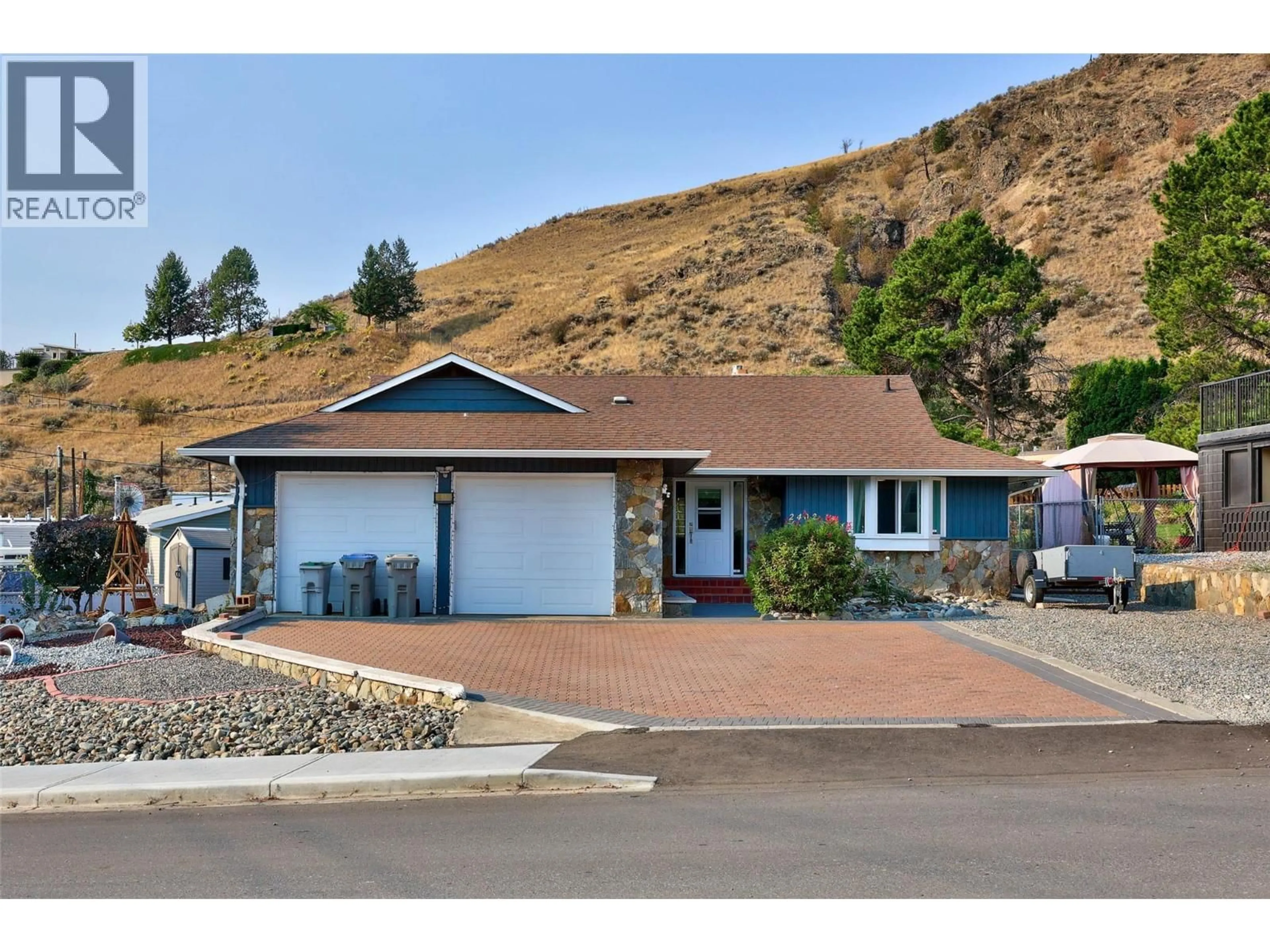 Home with vinyl exterior material, street for 2402 PARKVIEW DRIVE, Kamloops British Columbia V2B7J1