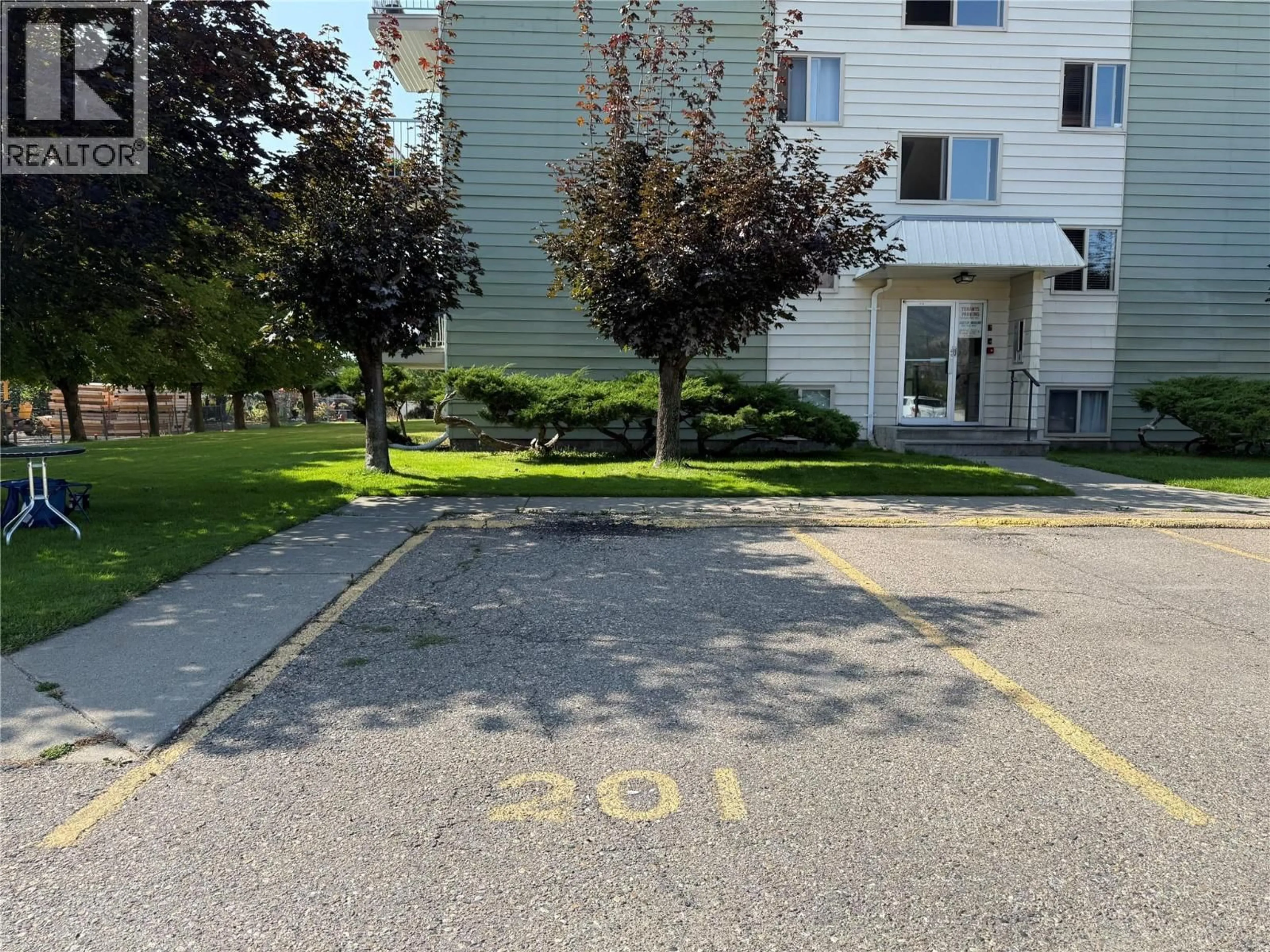 Parking for 201 - 2126 68TH AVENUE, Grand Forks British Columbia V0H1H0