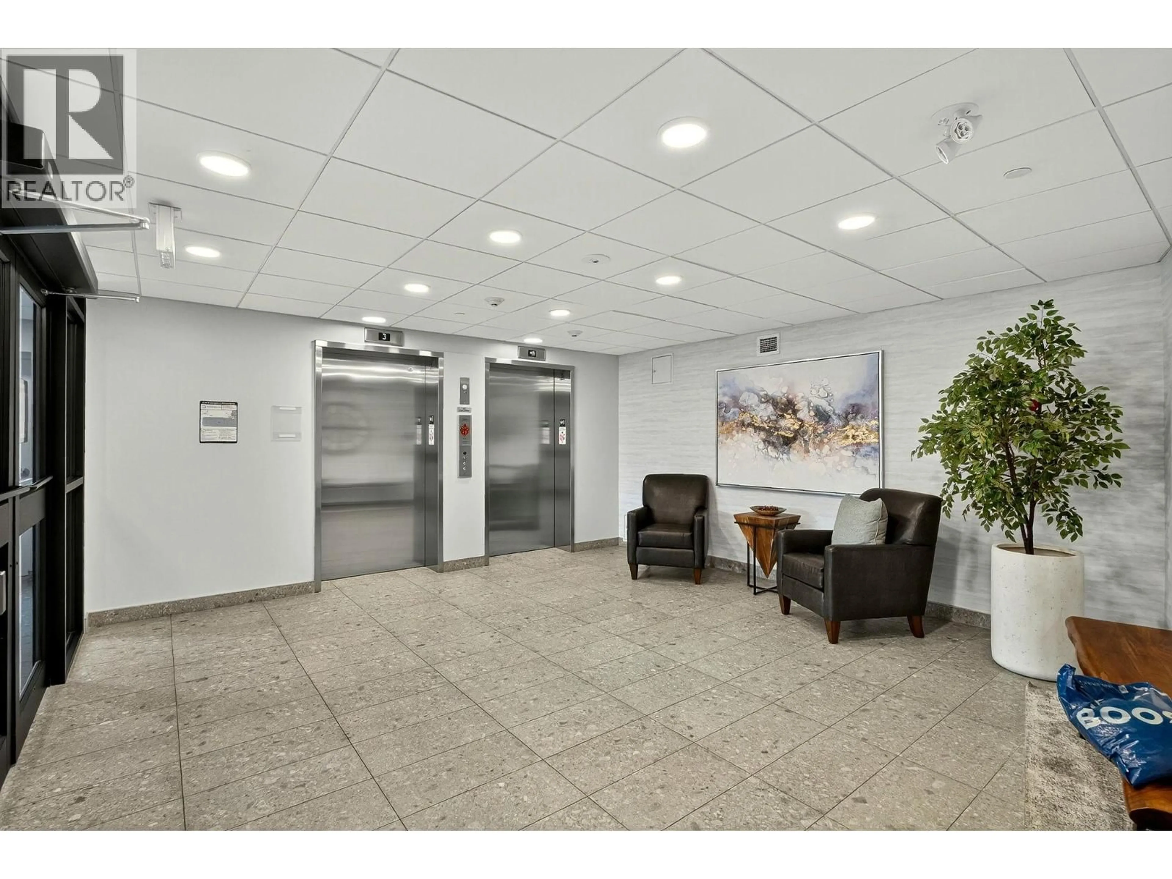 Indoor foyer for 318 - 2301 CARRINGTON ROAD, West Kelowna British Columbia V2S6R2