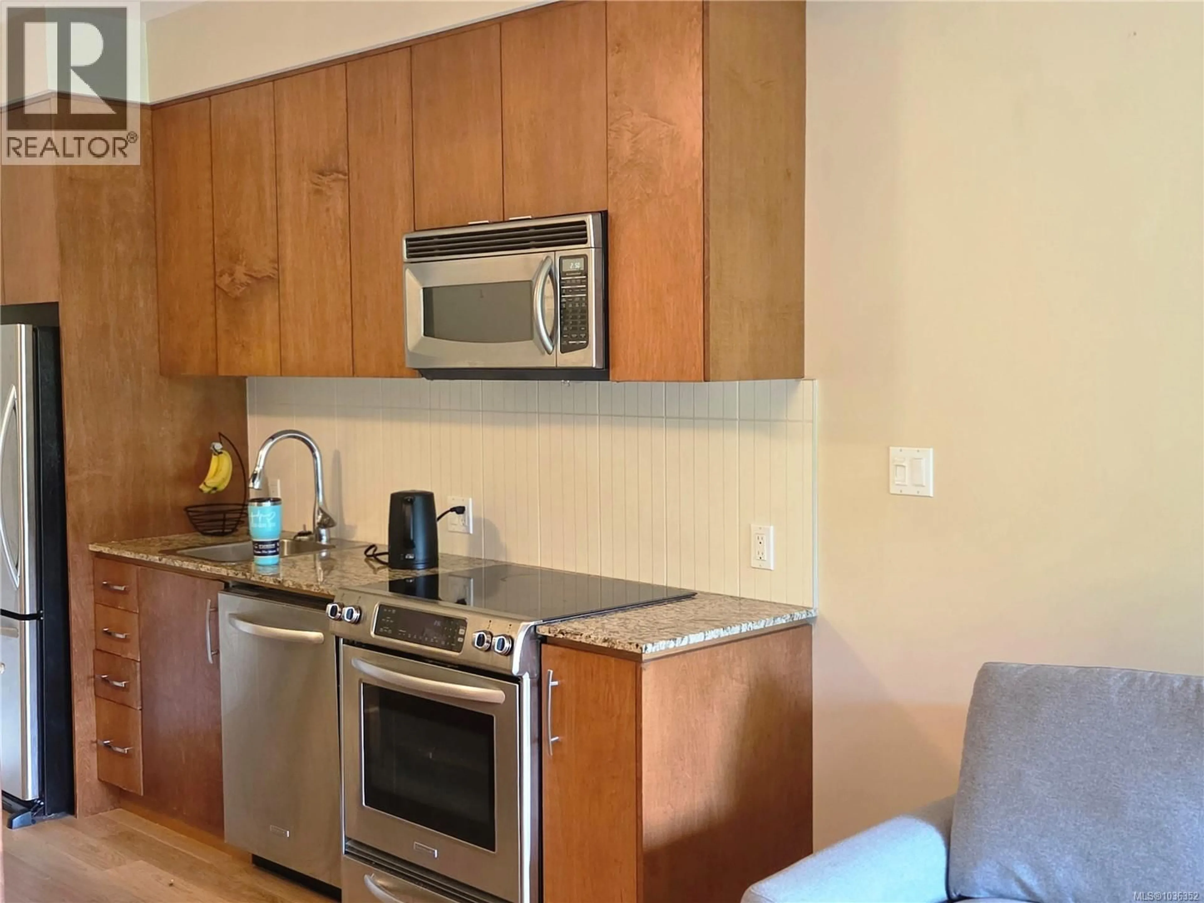 Standard kitchen, wood/laminate floor for 318 - 1375 BEAR MOUNTAIN PARKWAY, Langford British Columbia V9B6R3