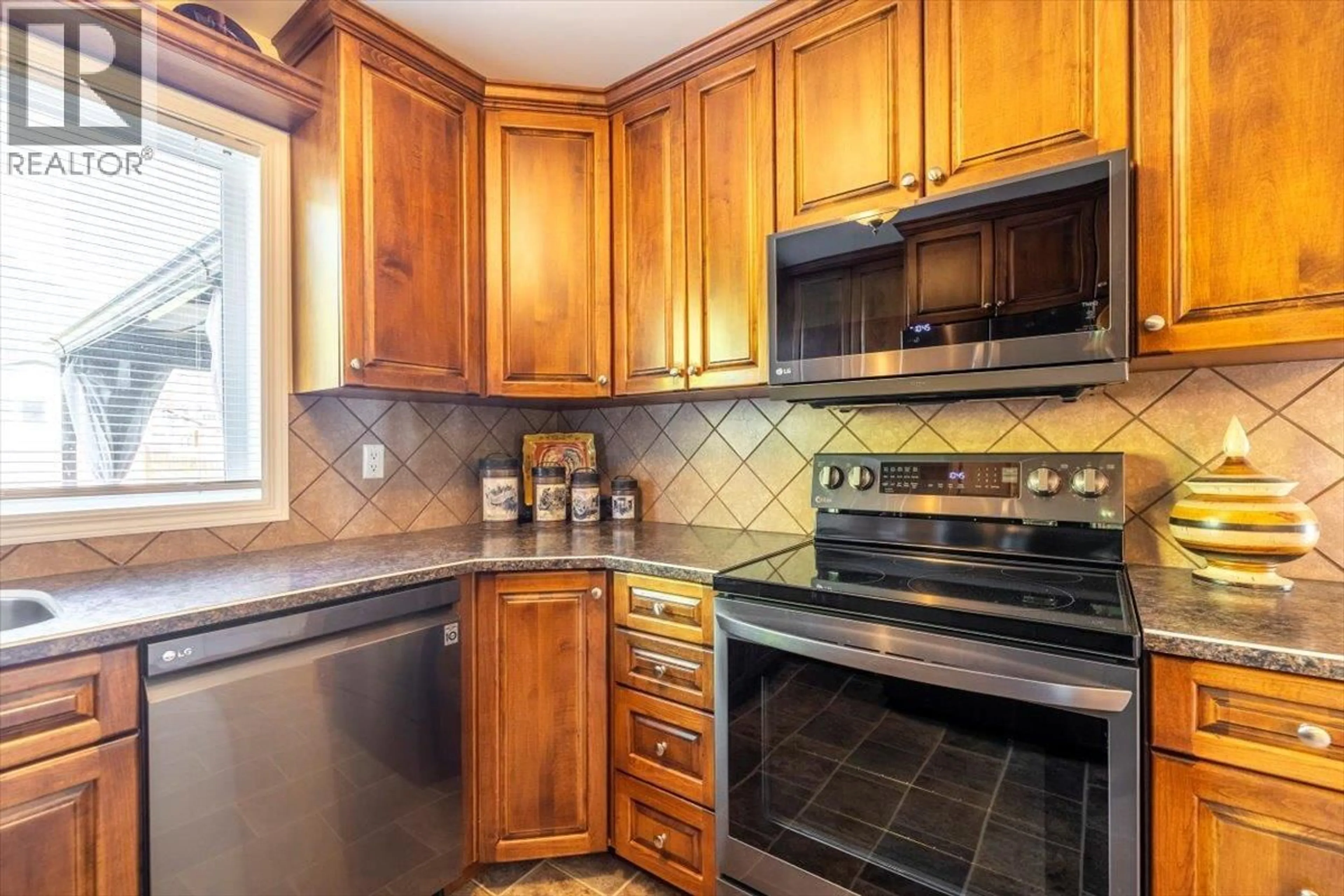 Standard kitchen, ceramic/tile floor for 1291 PONDEROSA DRIVE, Sparwood British Columbia V0B2G2