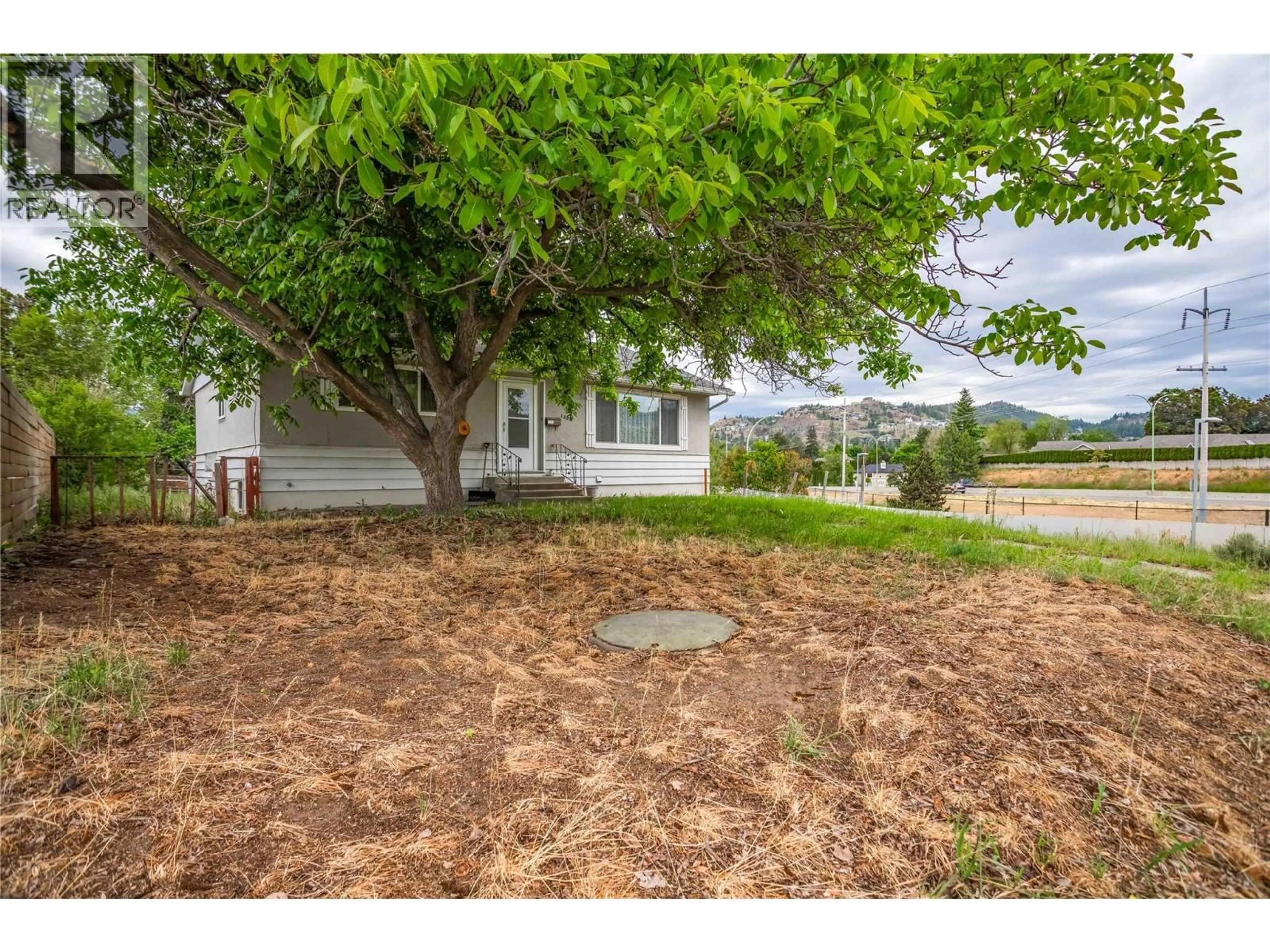A pic from outside/outdoor area/front of a property/back of a property/a pic from drone, street for 1358 CHERRY CRESCENT EAST, Kelowna British Columbia V1Y3Y1