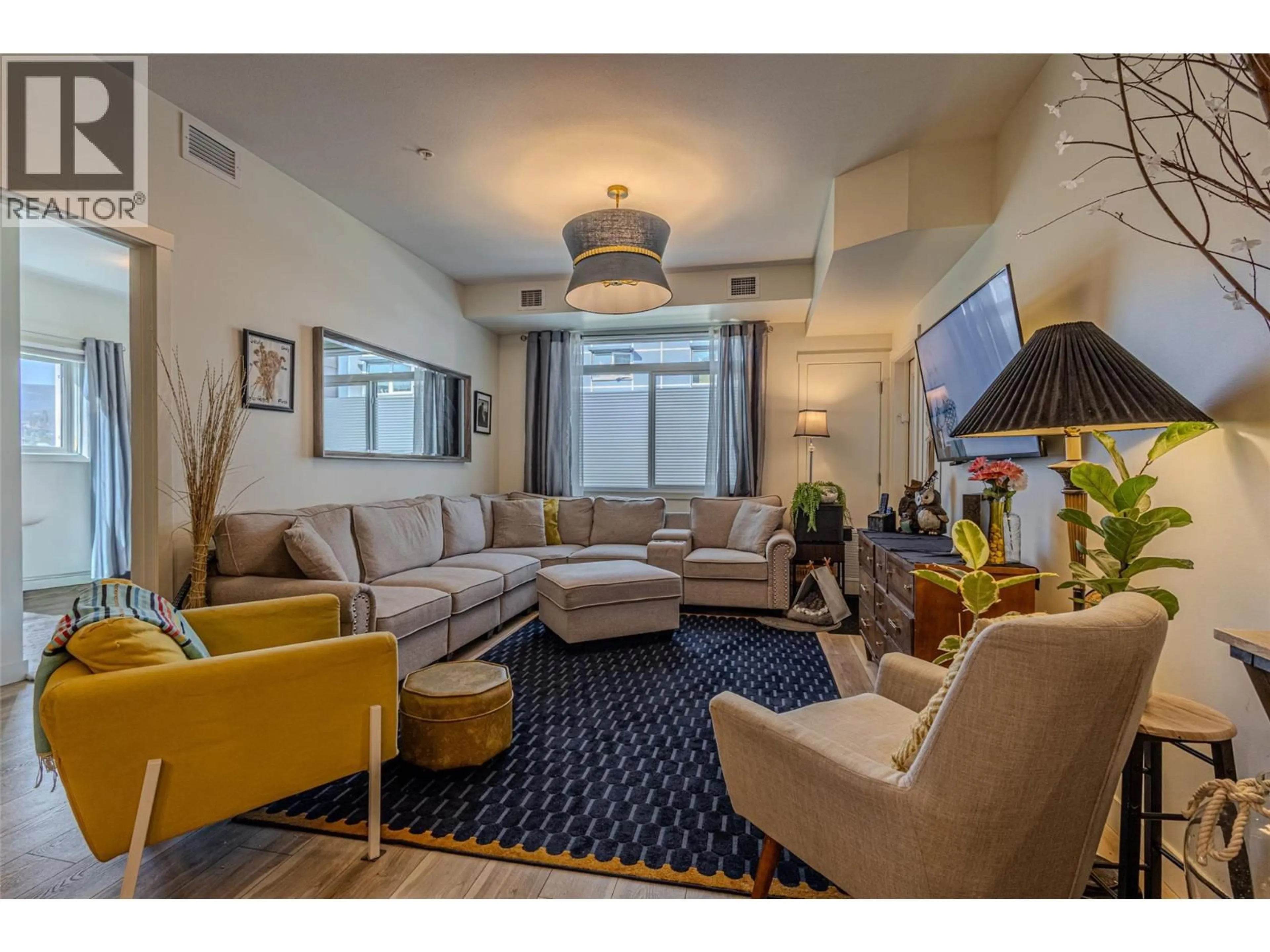 Living room with furniture, carpet floor for 302 - 2250 MAJOROS ROAD, West Kelowna British Columbia V4T0A6