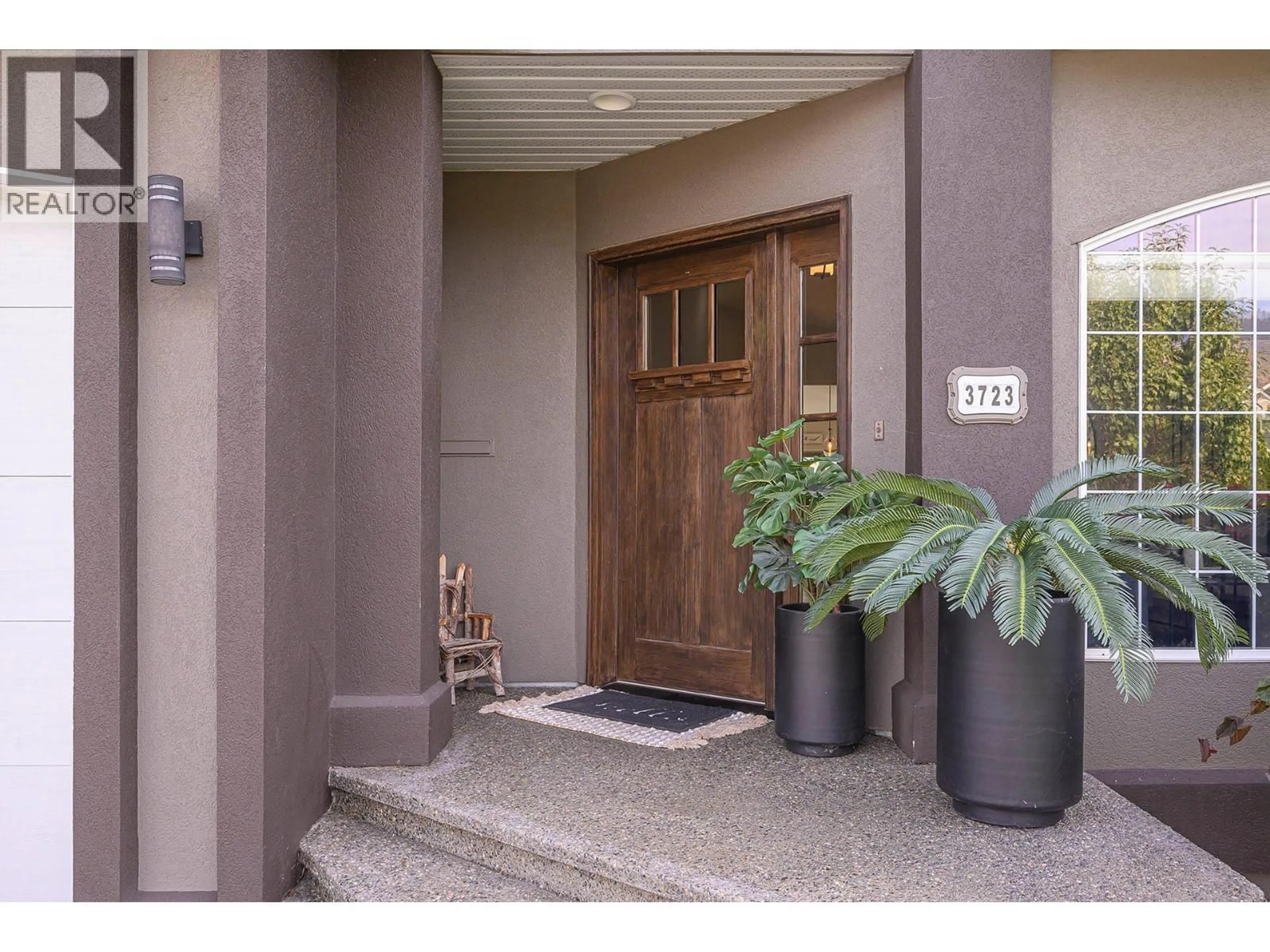 Indoor entryway for 3723 OVERLANDER DRIVE, Kamloops British Columbia V2B8M4