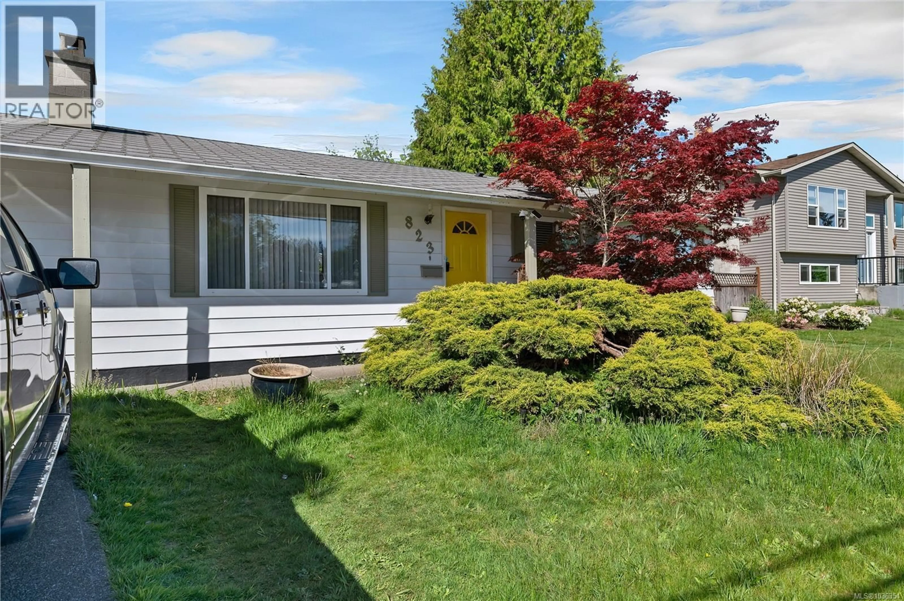 Home with vinyl exterior material, street for 823 KALMAR ROAD, Campbell River British Columbia V9W2A1