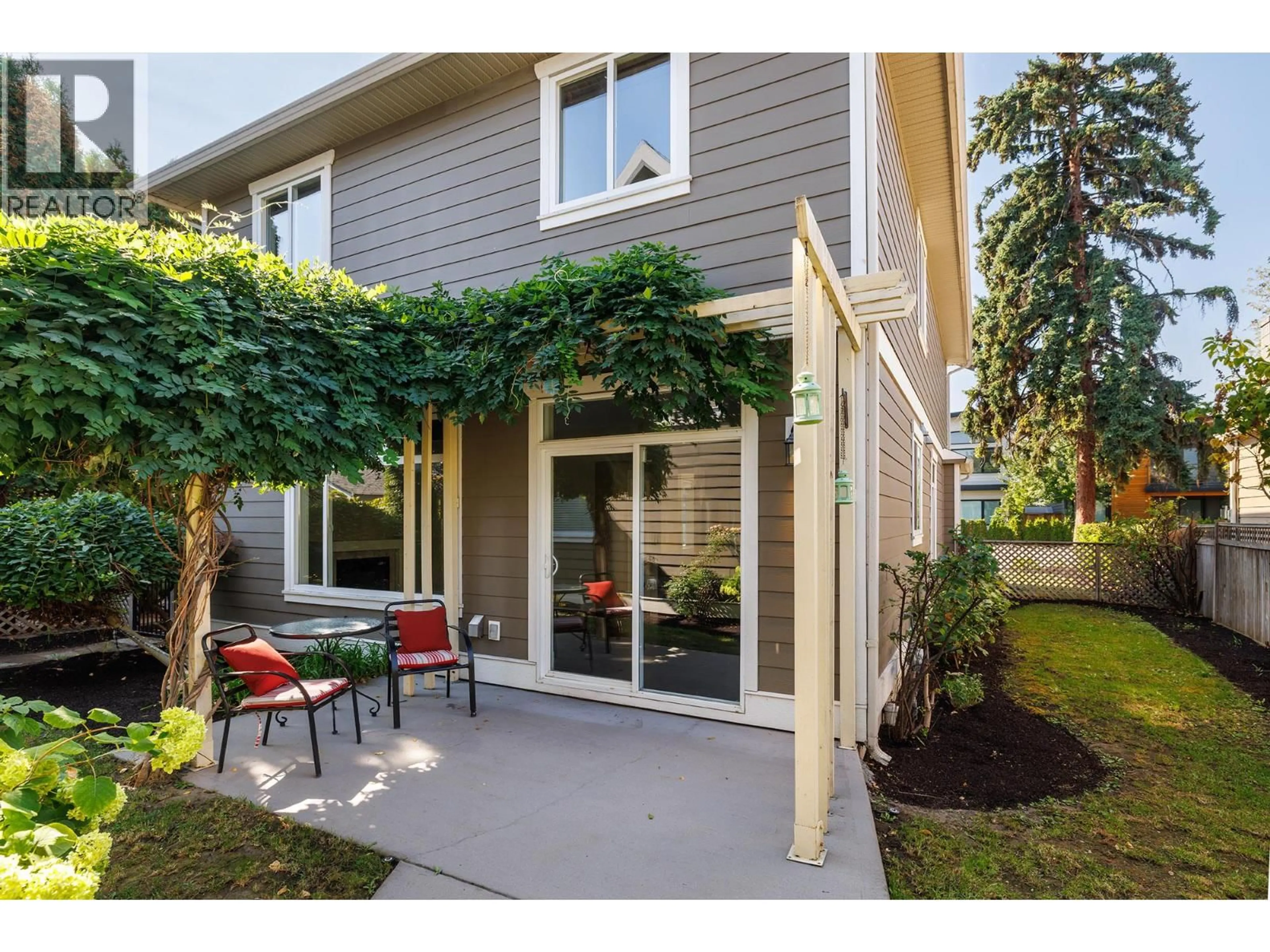 Patio, street for 2209 WOODLAWN STREET, Kelowna British Columbia V1Y2T1
