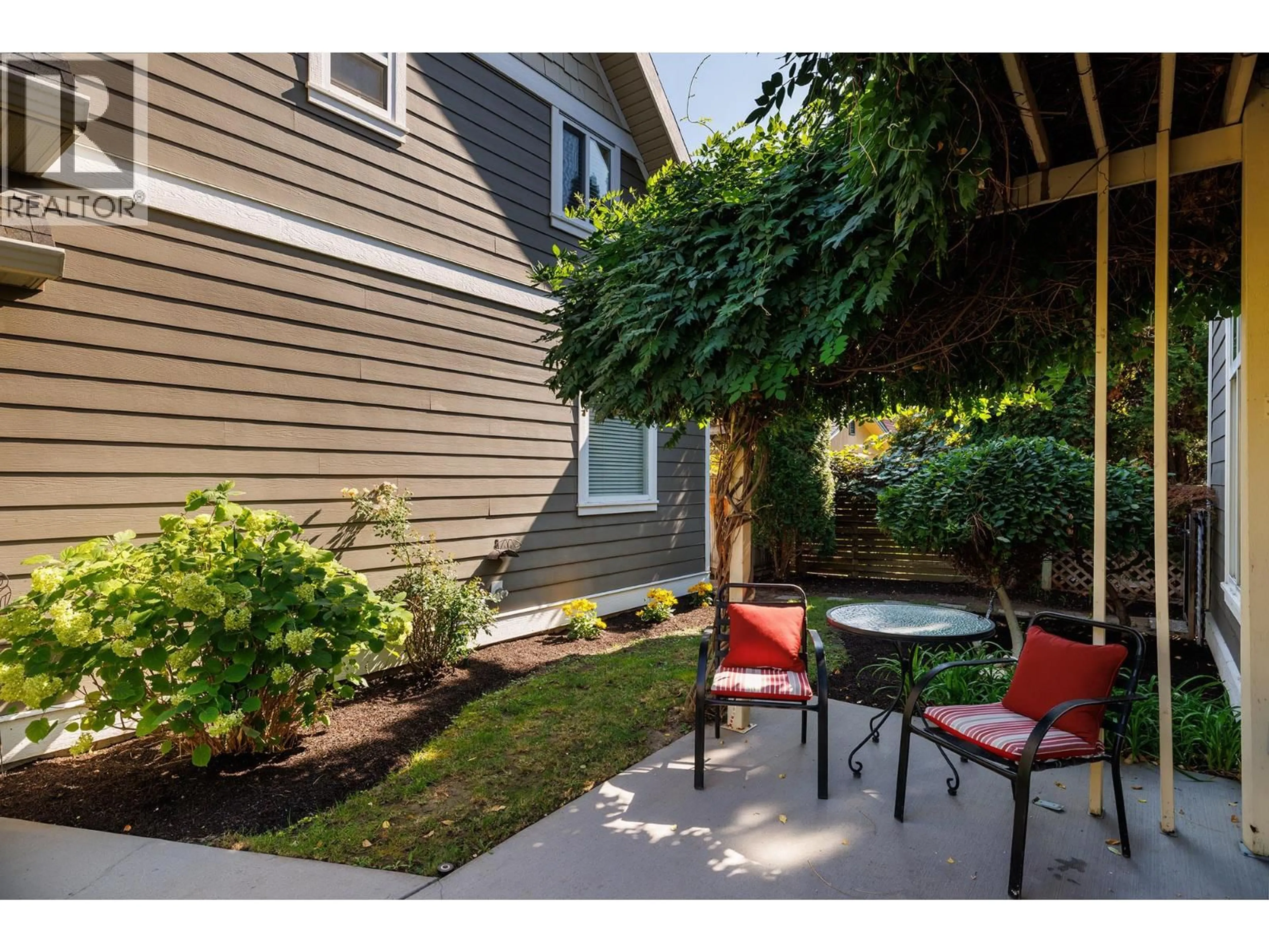 Patio, street for 2209 WOODLAWN STREET, Kelowna British Columbia V1Y2T1