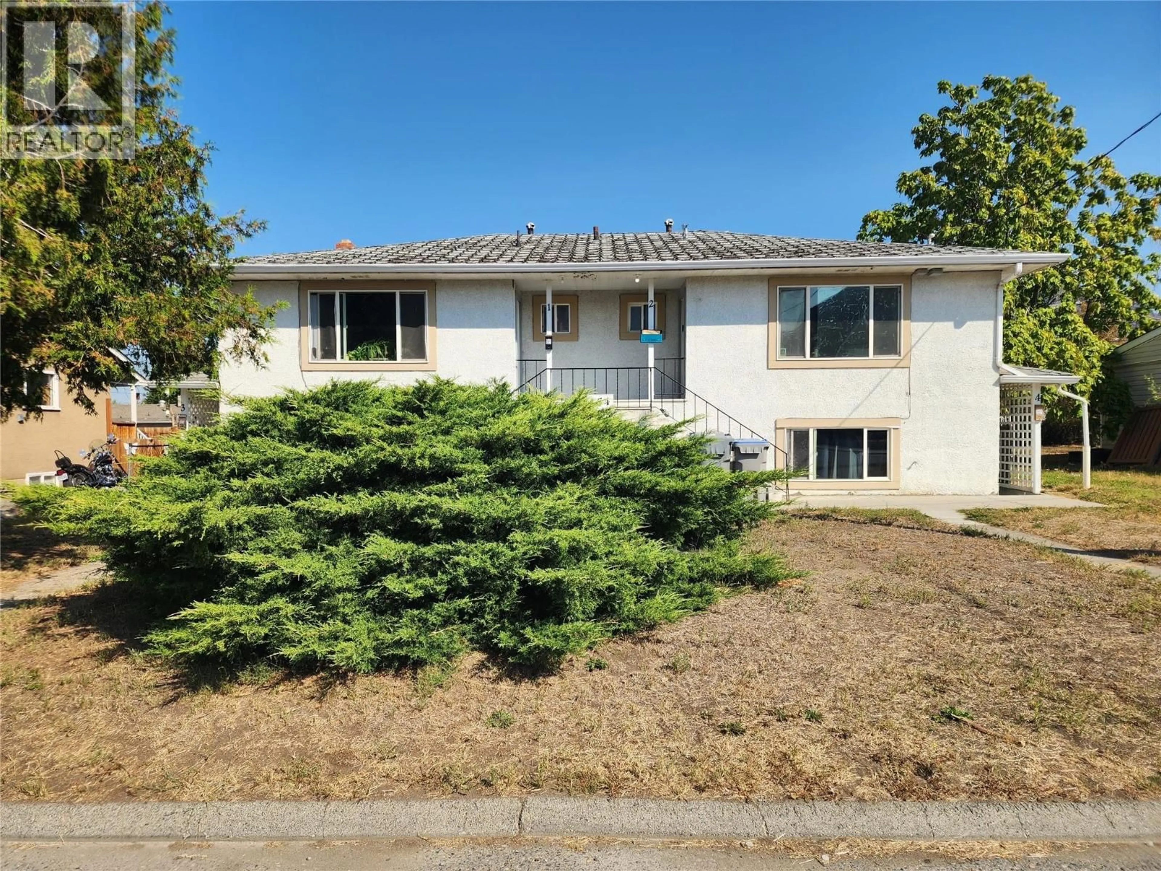 A pic from outside/outdoor area/front of a property/back of a property/a pic from drone, street for 454 LINDEN AVENUE, Kamloops British Columbia V2B2N3