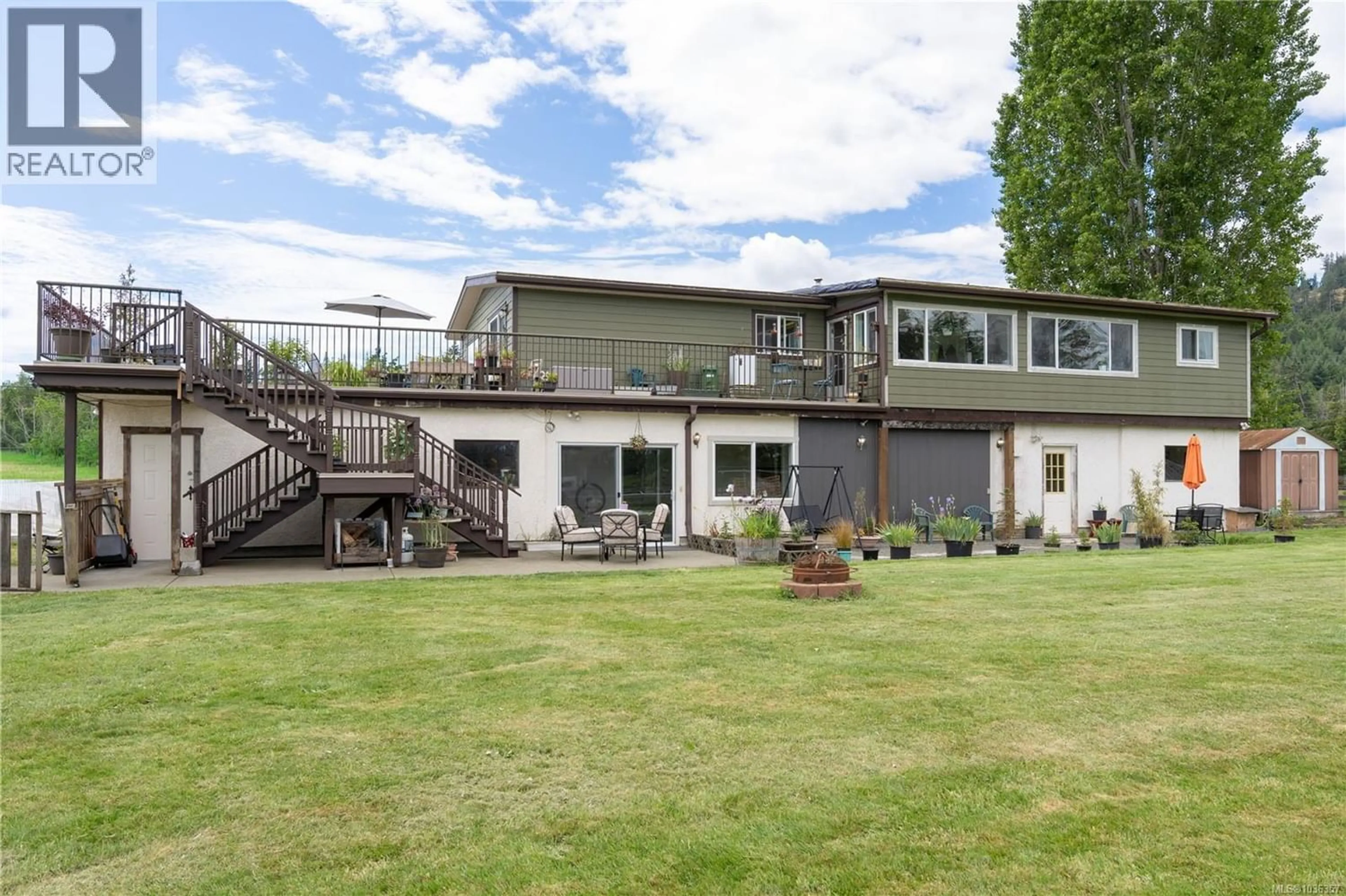 A pic from outside/outdoor area/front of a property/back of a property/a pic from drone, unknown for 1777 CECIL STREET, Crofton British Columbia V0R1R0
