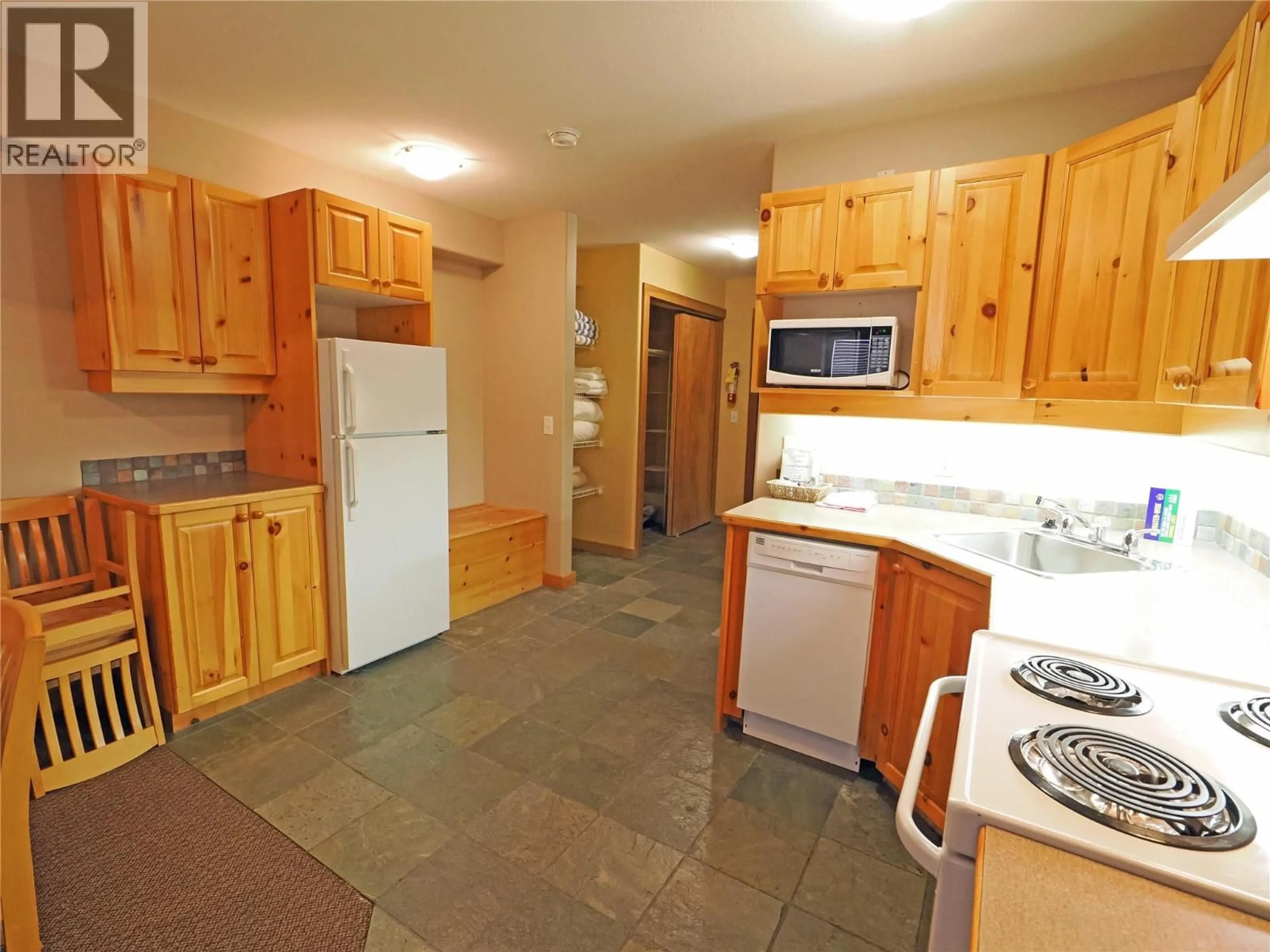 Standard kitchen, unknown for 303/305 - 5335 BIG WHITE ROAD, Big White British Columbia V1P1P3