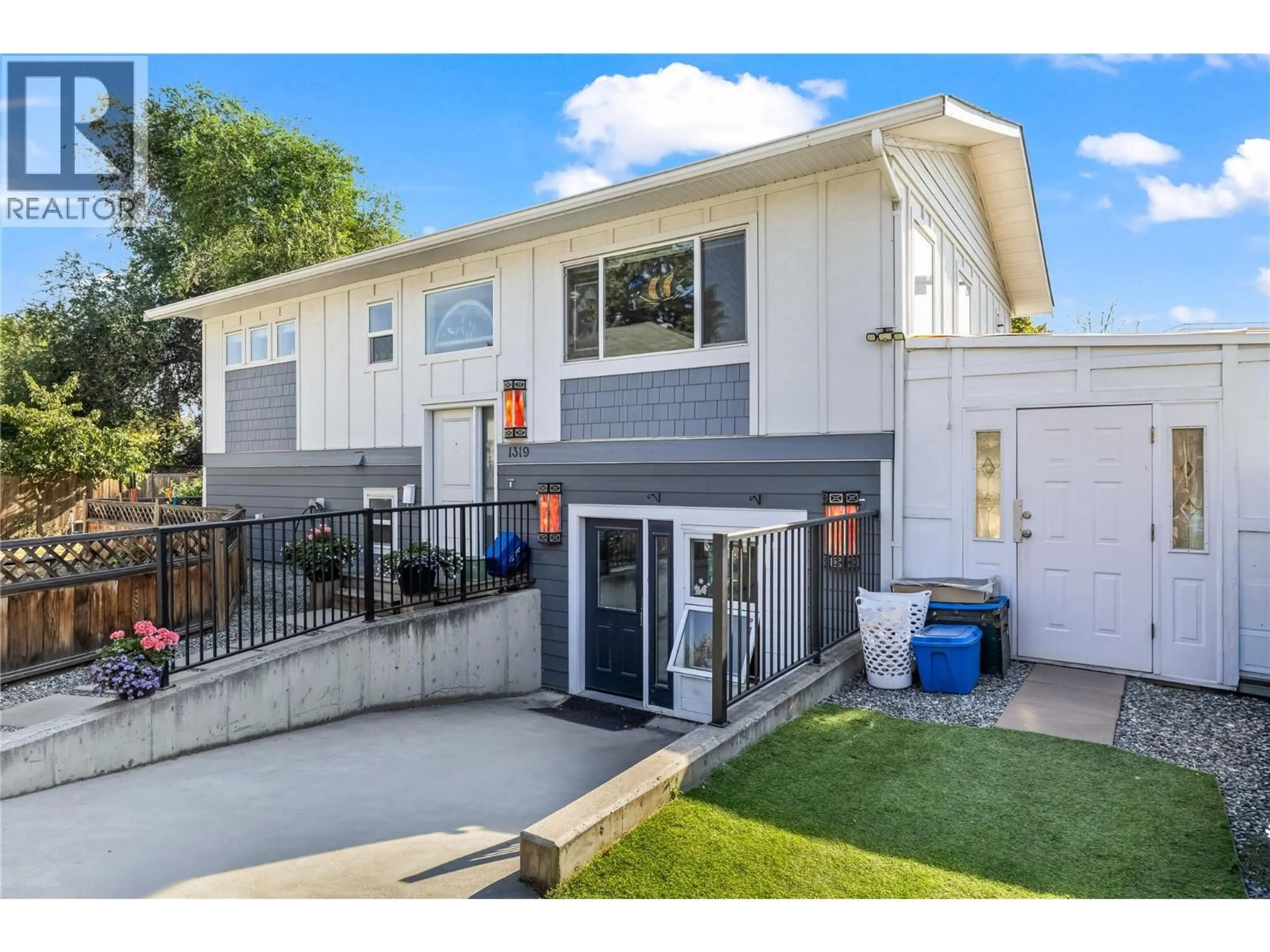 Home with vinyl exterior material, street for 1319 BELAIRE AVENUE, Kelowna British Columbia V1Y6B8