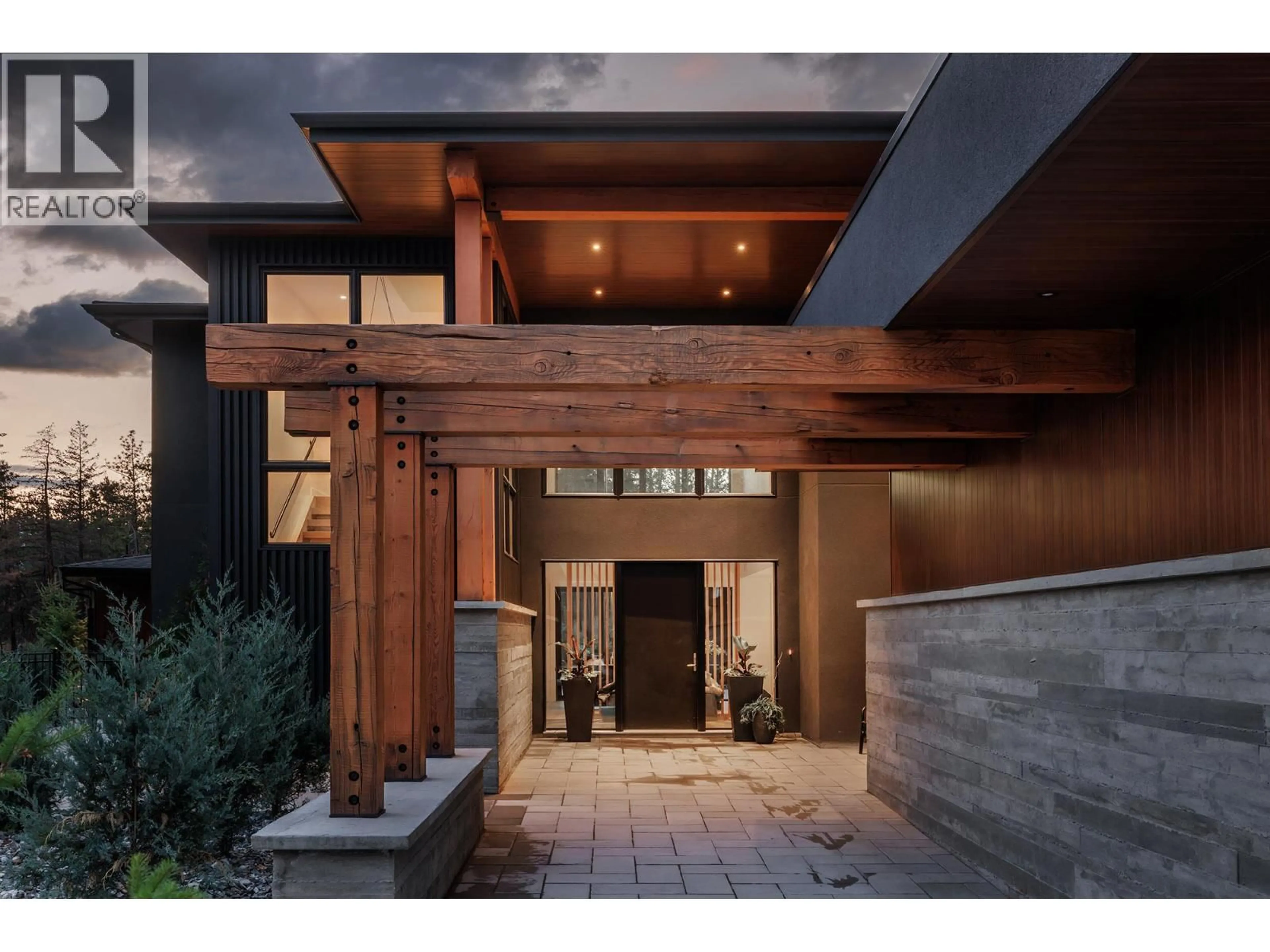 Indoor entryway for 10248 BEACON HILL DRIVE, Lake Country British Columbia V4V0A9