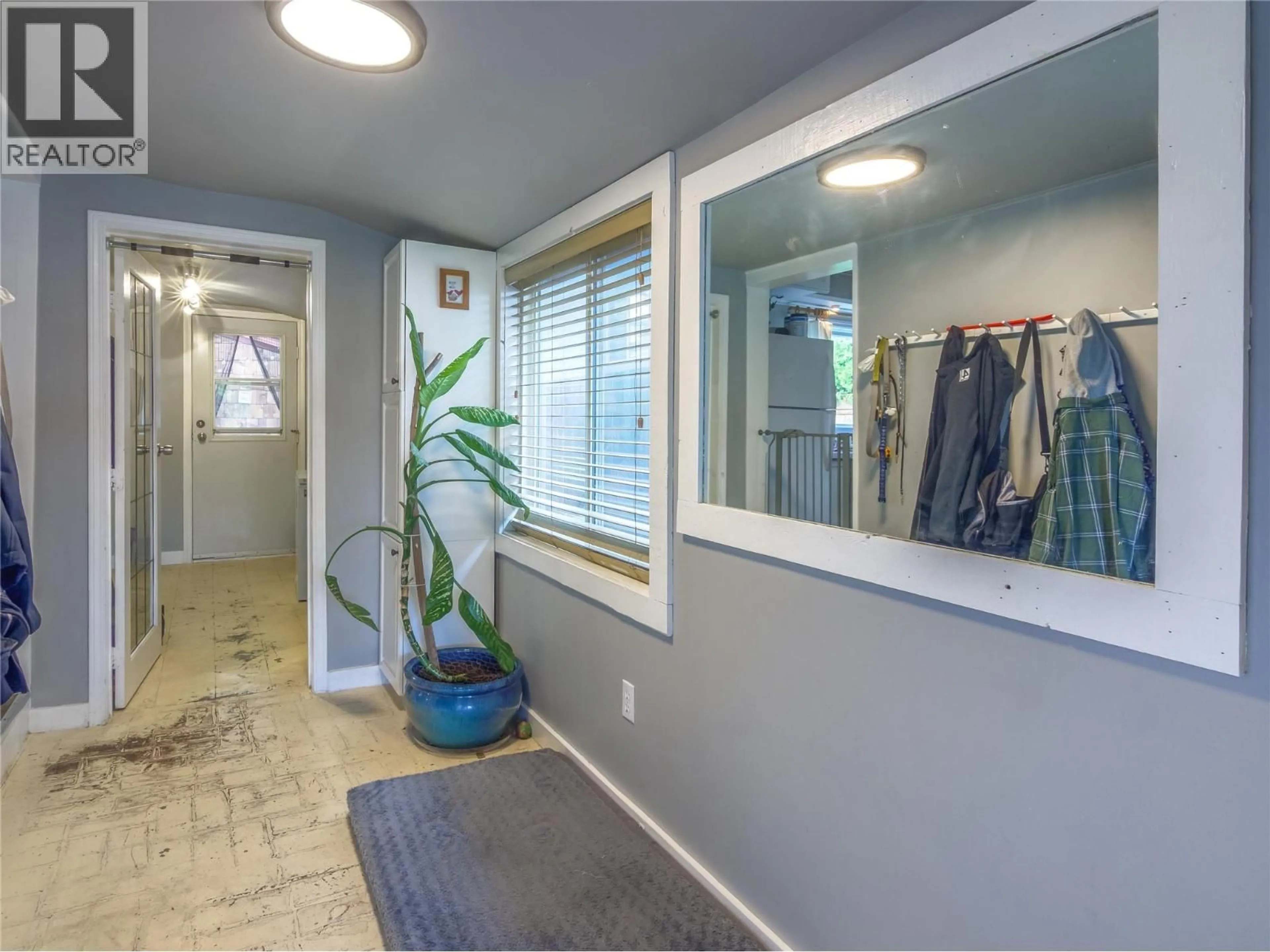Indoor entryway for 748 PENTICTON AVENUE, Penticton British Columbia V2A2M8