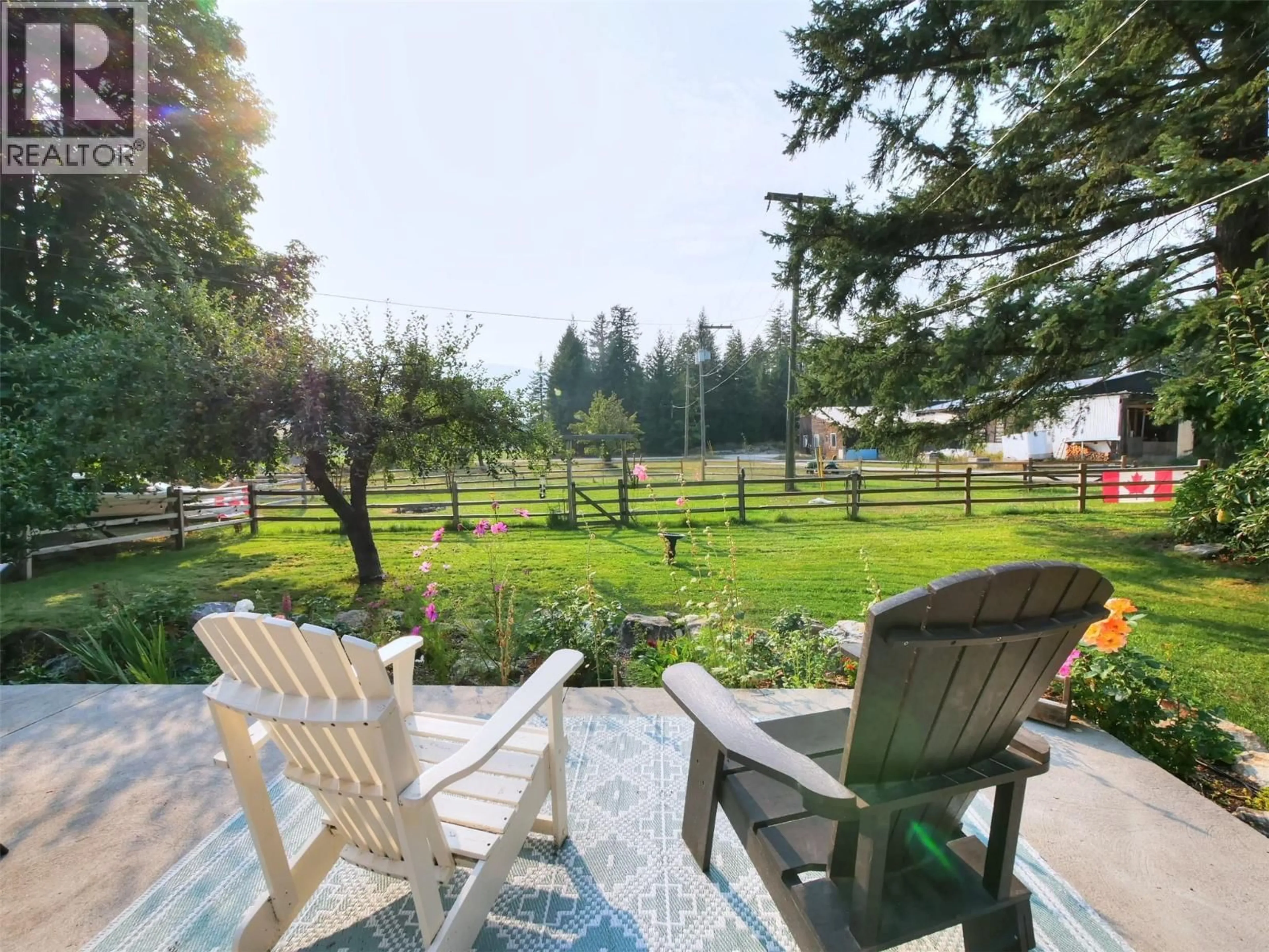Patio, water/lake/river/ocean view for 517 3A AVENUE NORTHWEST, Nakusp British Columbia V0G1R0