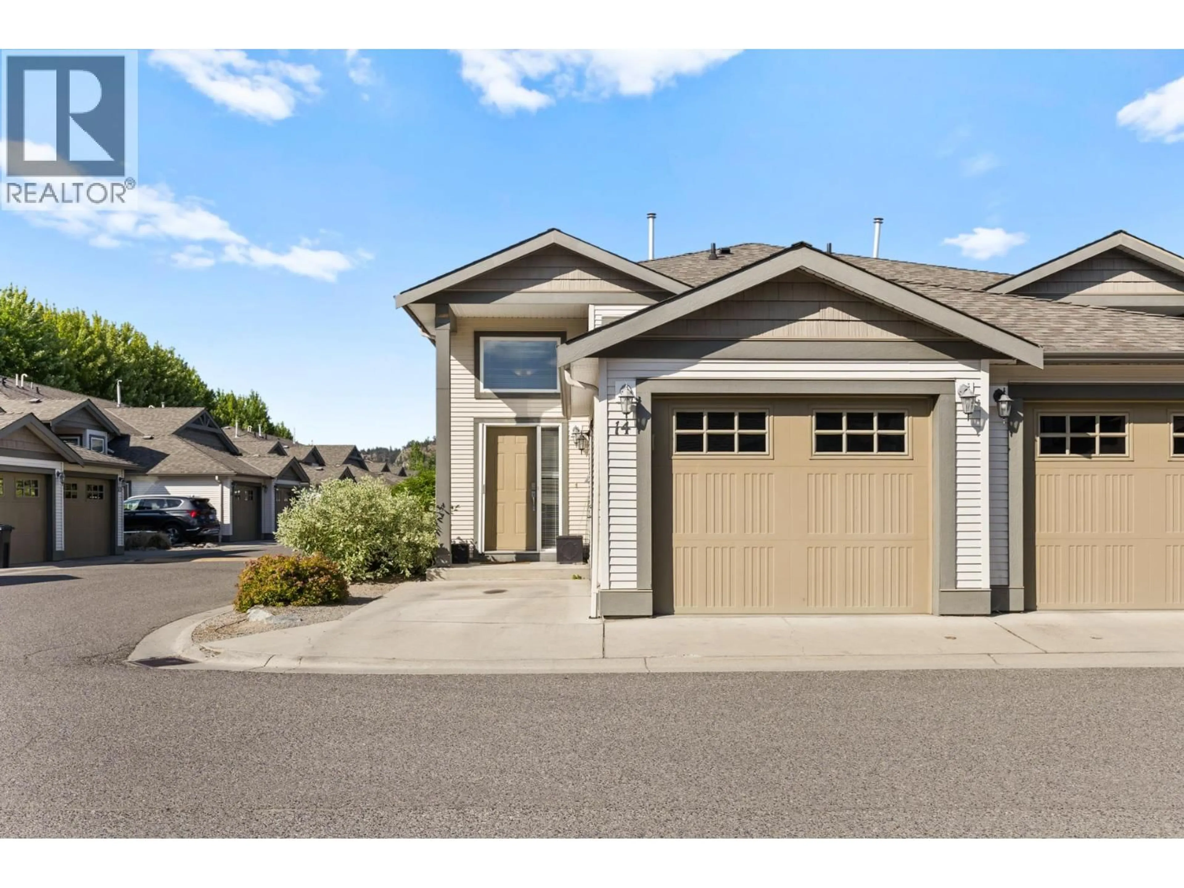 Home with vinyl exterior material, street for 14 - 225 GLEN PARK DRIVE, Kelowna British Columbia V1V2X5